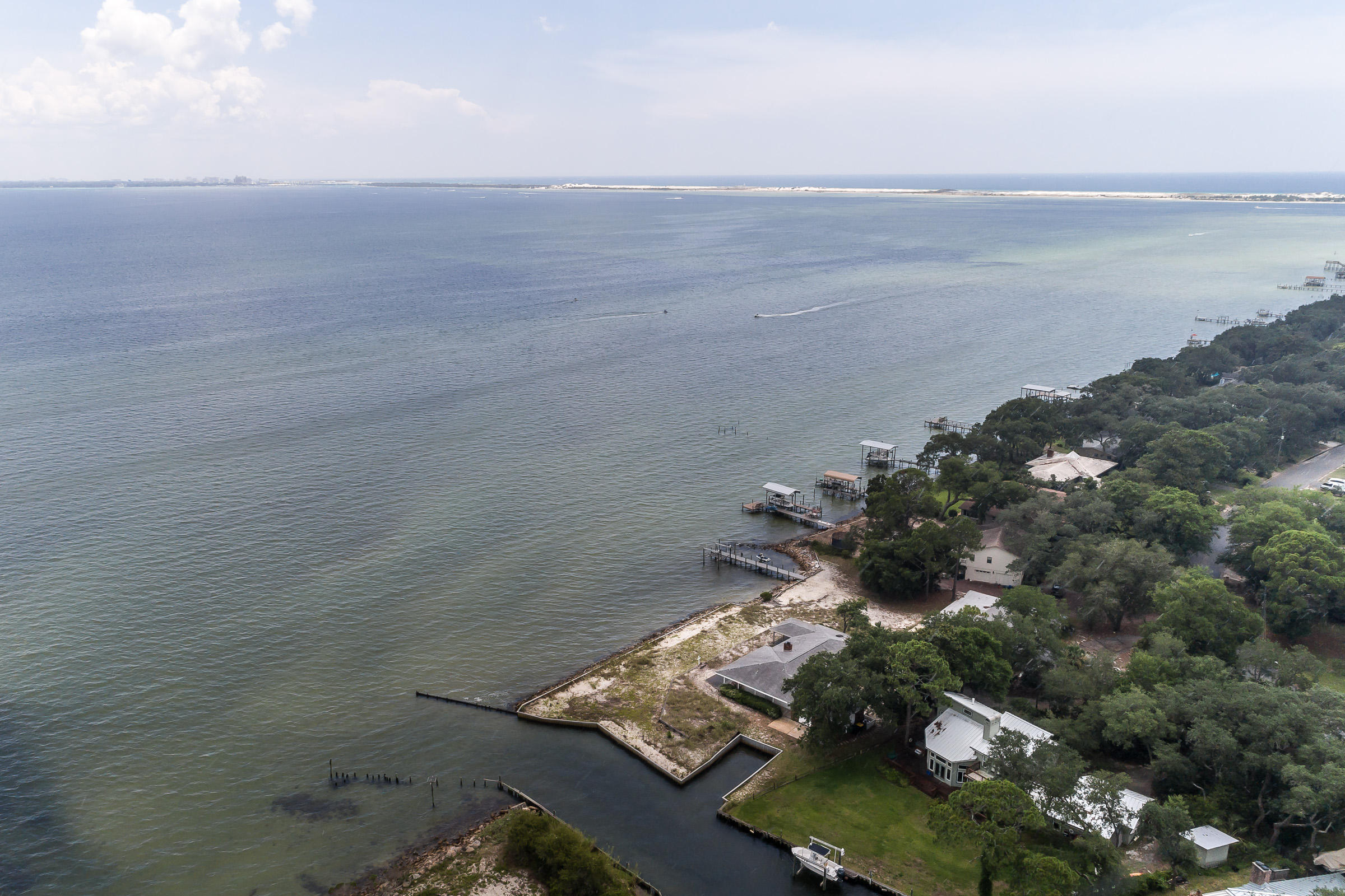 ELLIOTTS POINT - Residential