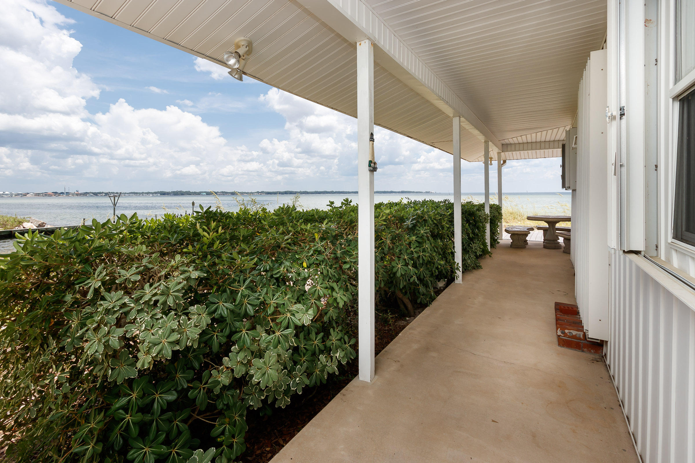 ELLIOTTS POINT - Residential