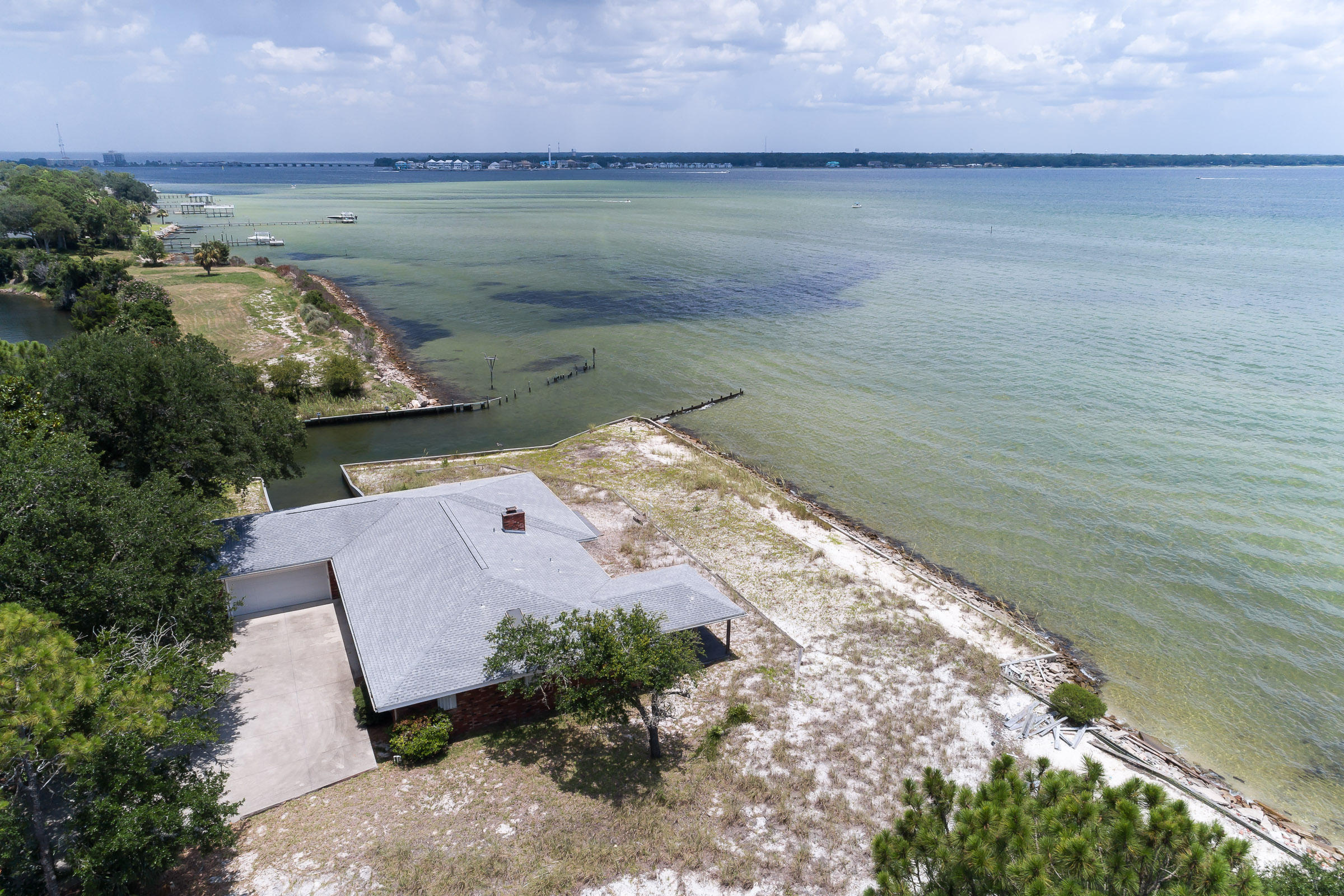 ELLIOTTS POINT - Residential