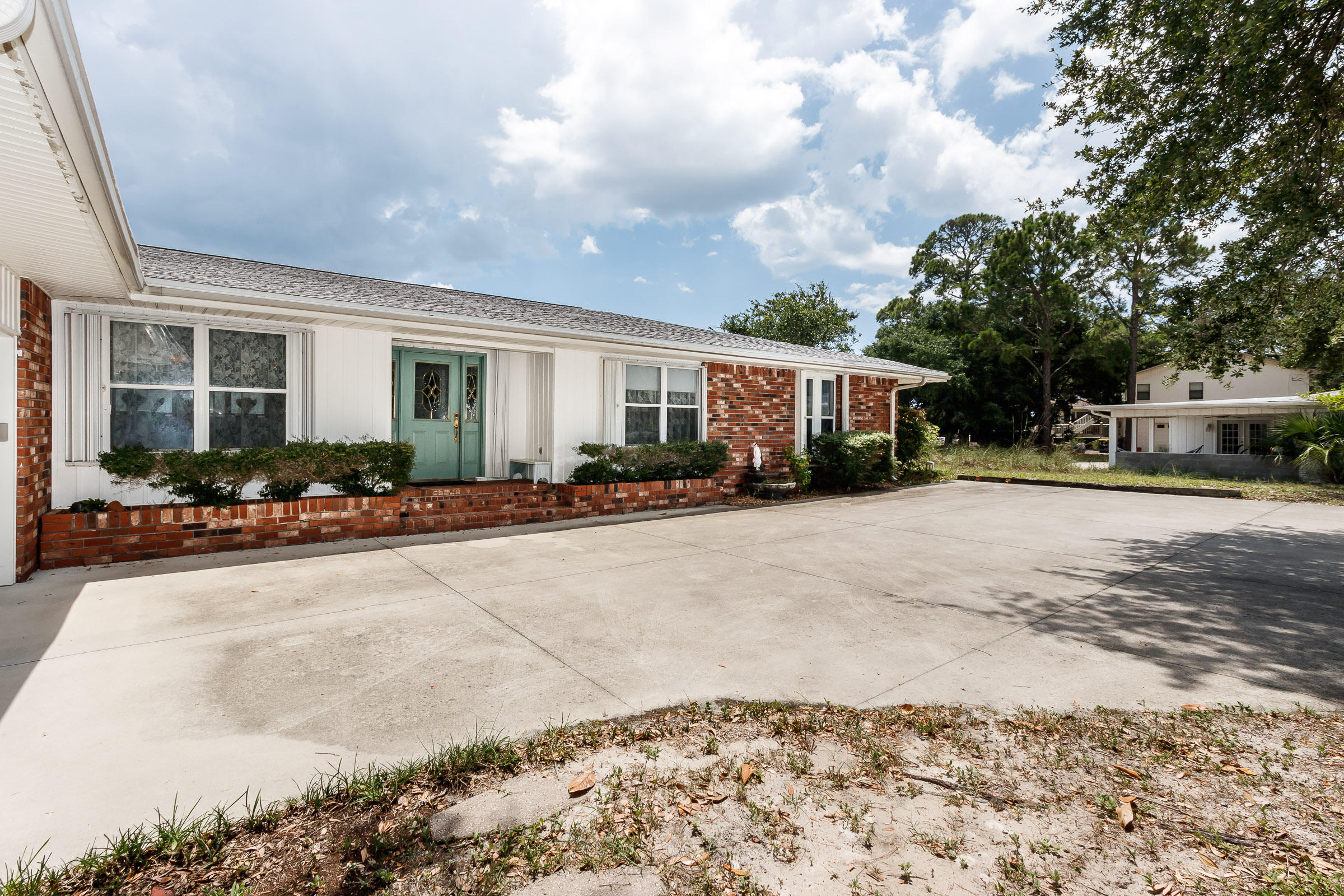 ELLIOTTS POINT - Residential