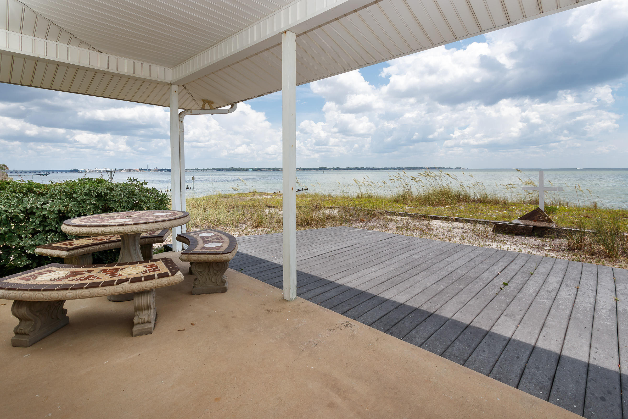 ELLIOTTS POINT - Residential