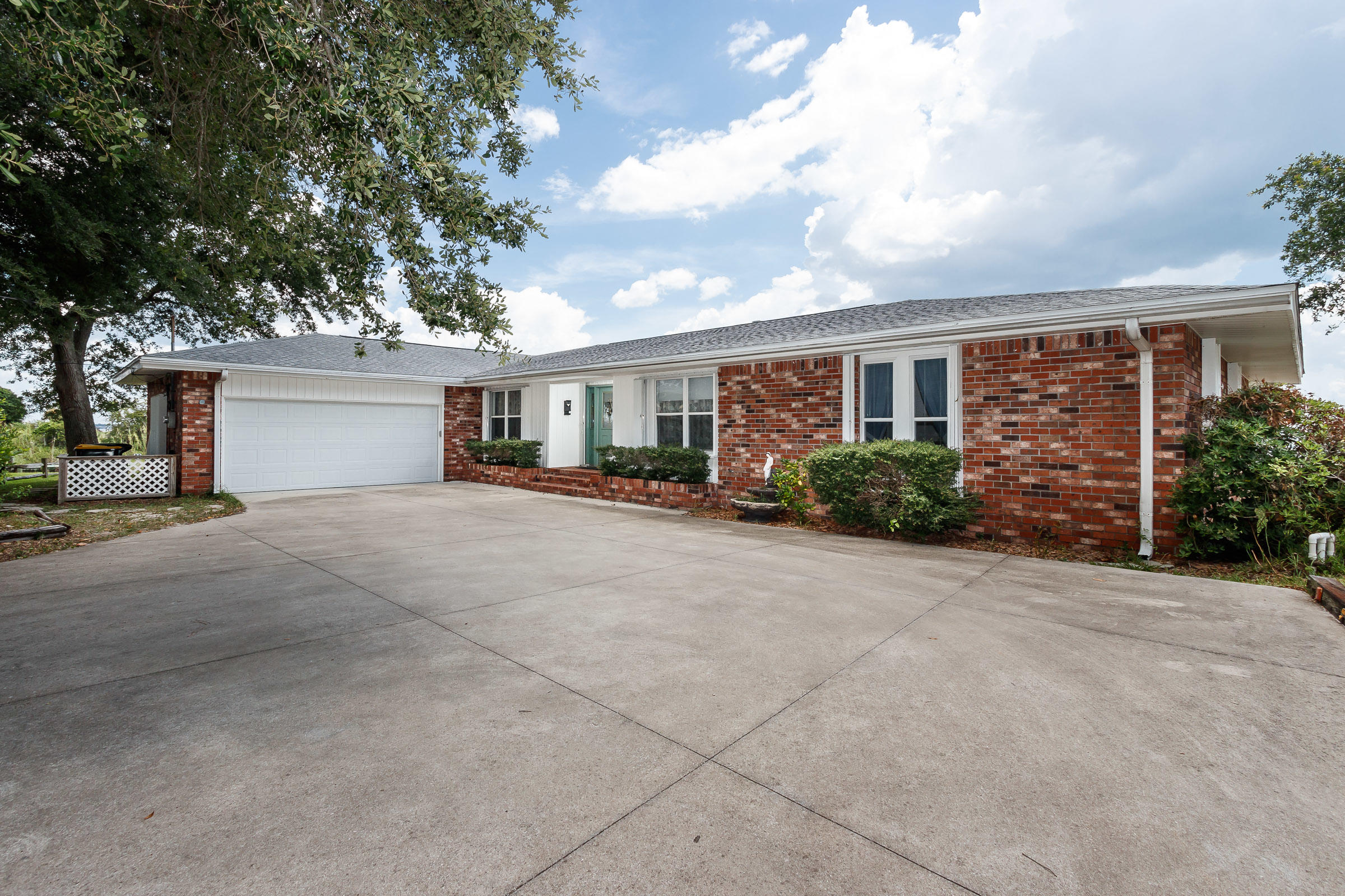 ELLIOTTS POINT - Residential