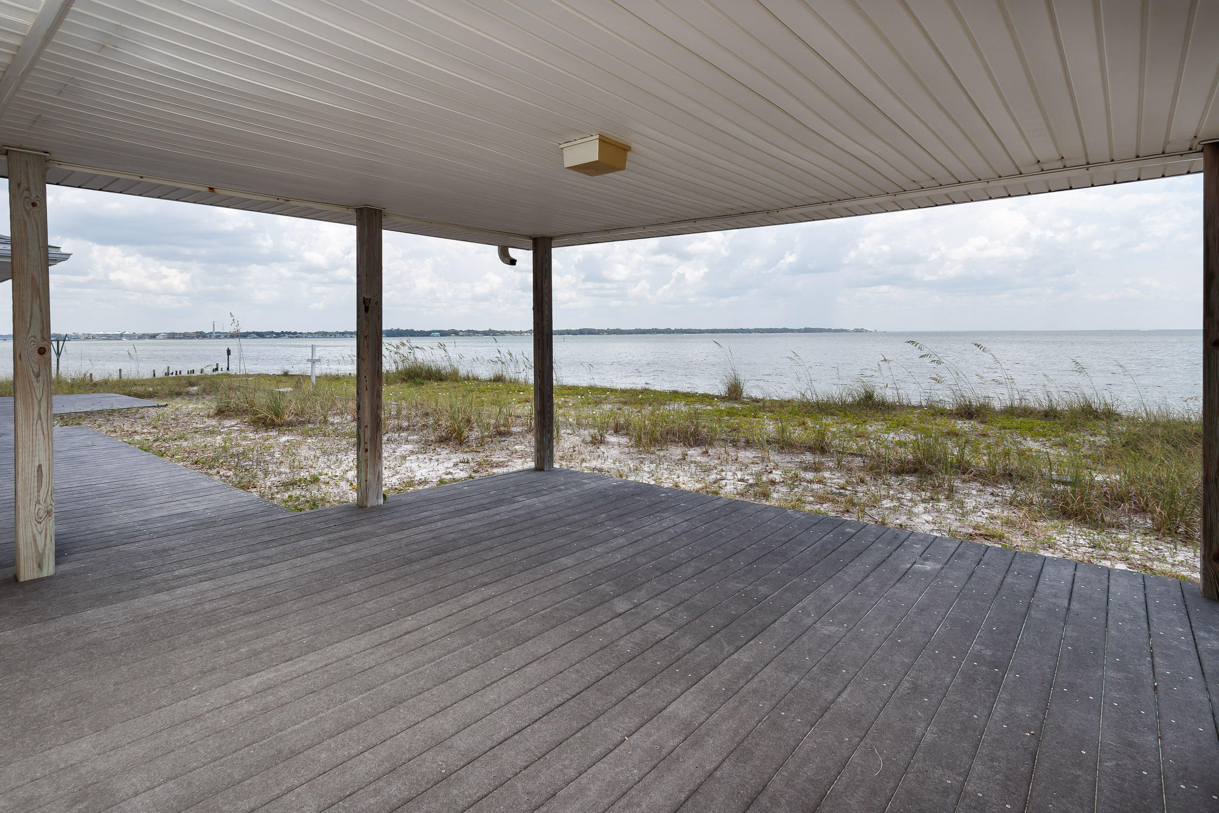 ELLIOTTS POINT - Residential