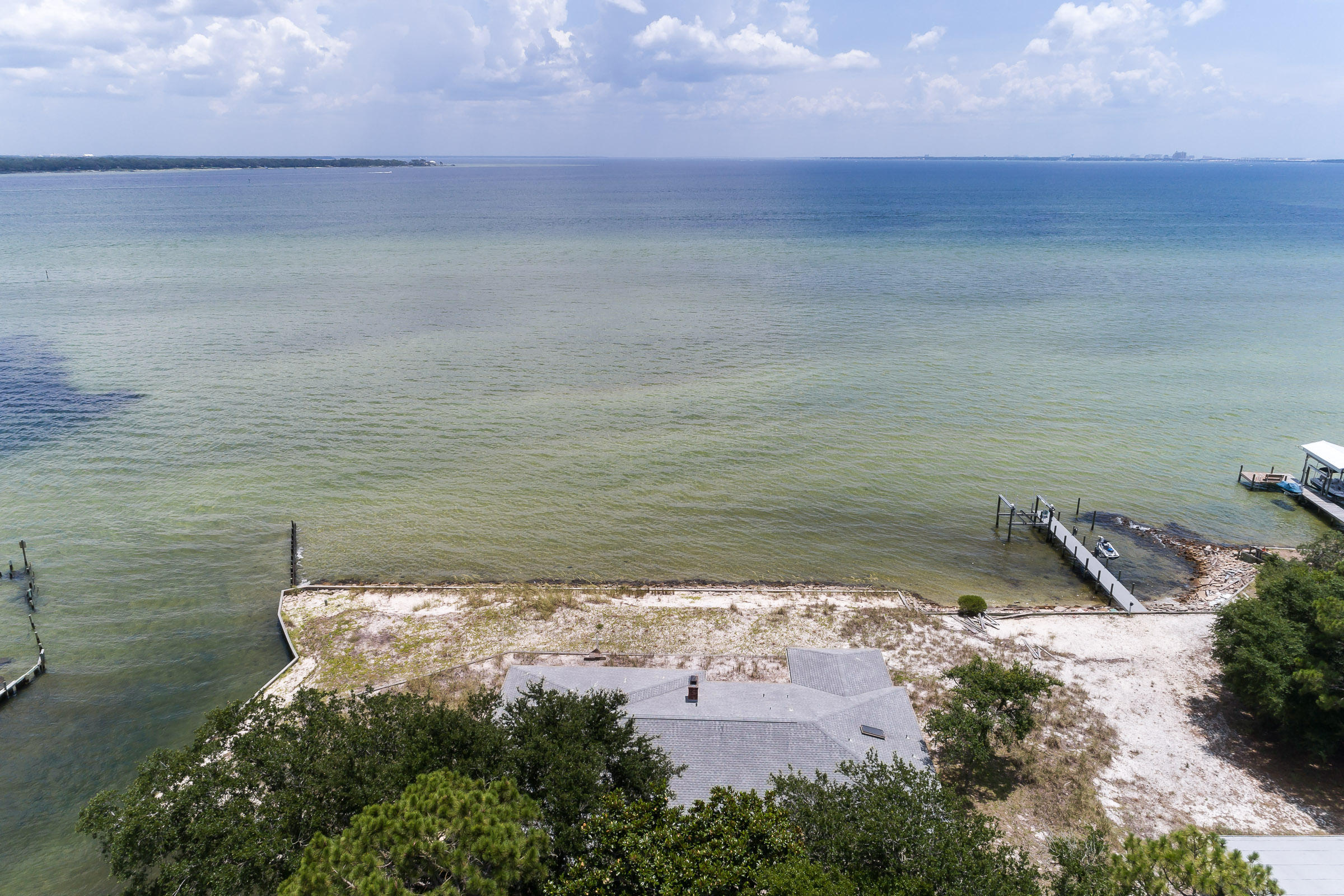 ELLIOTTS POINT - Residential