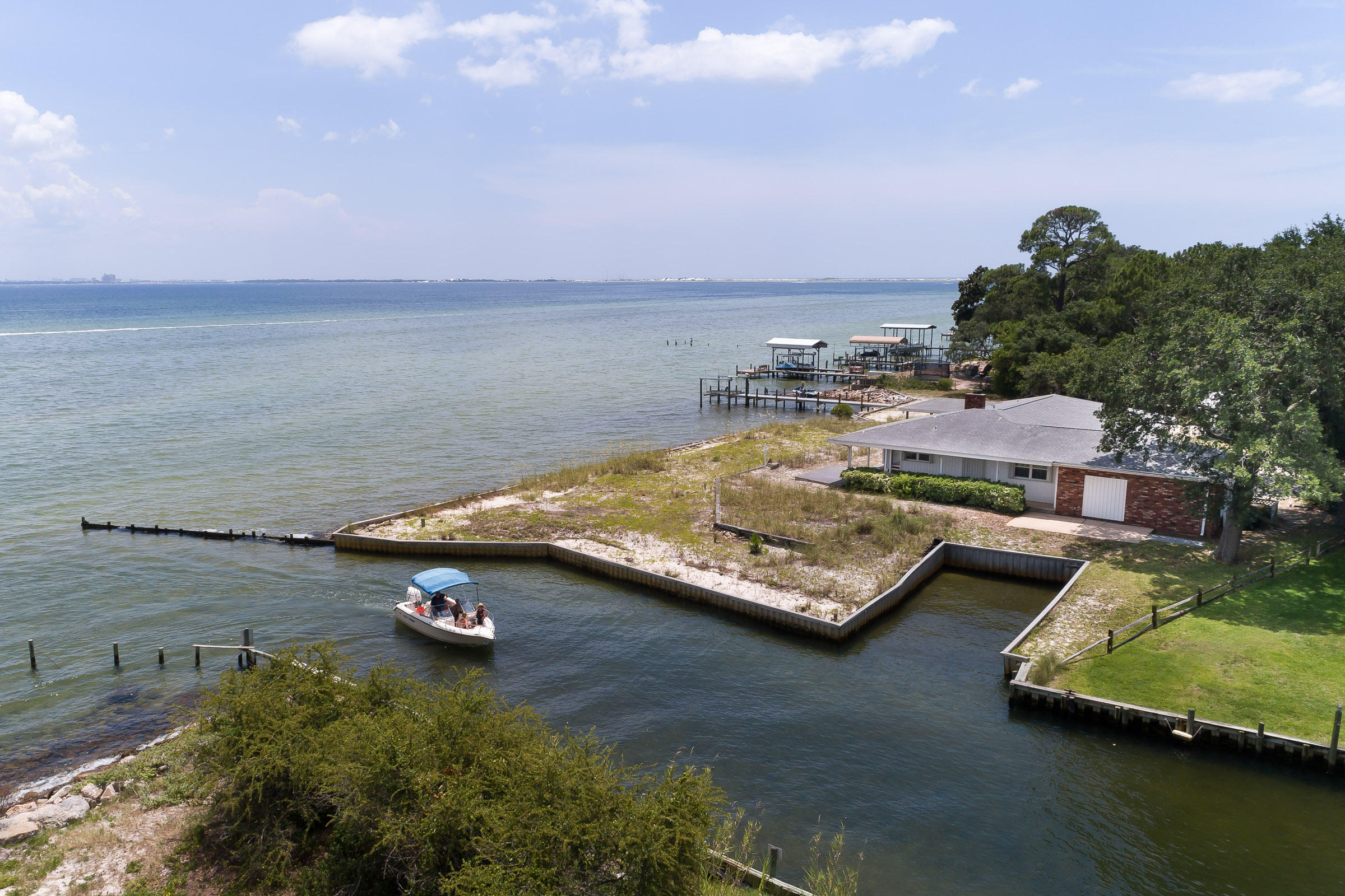 ELLIOTTS POINT - Residential