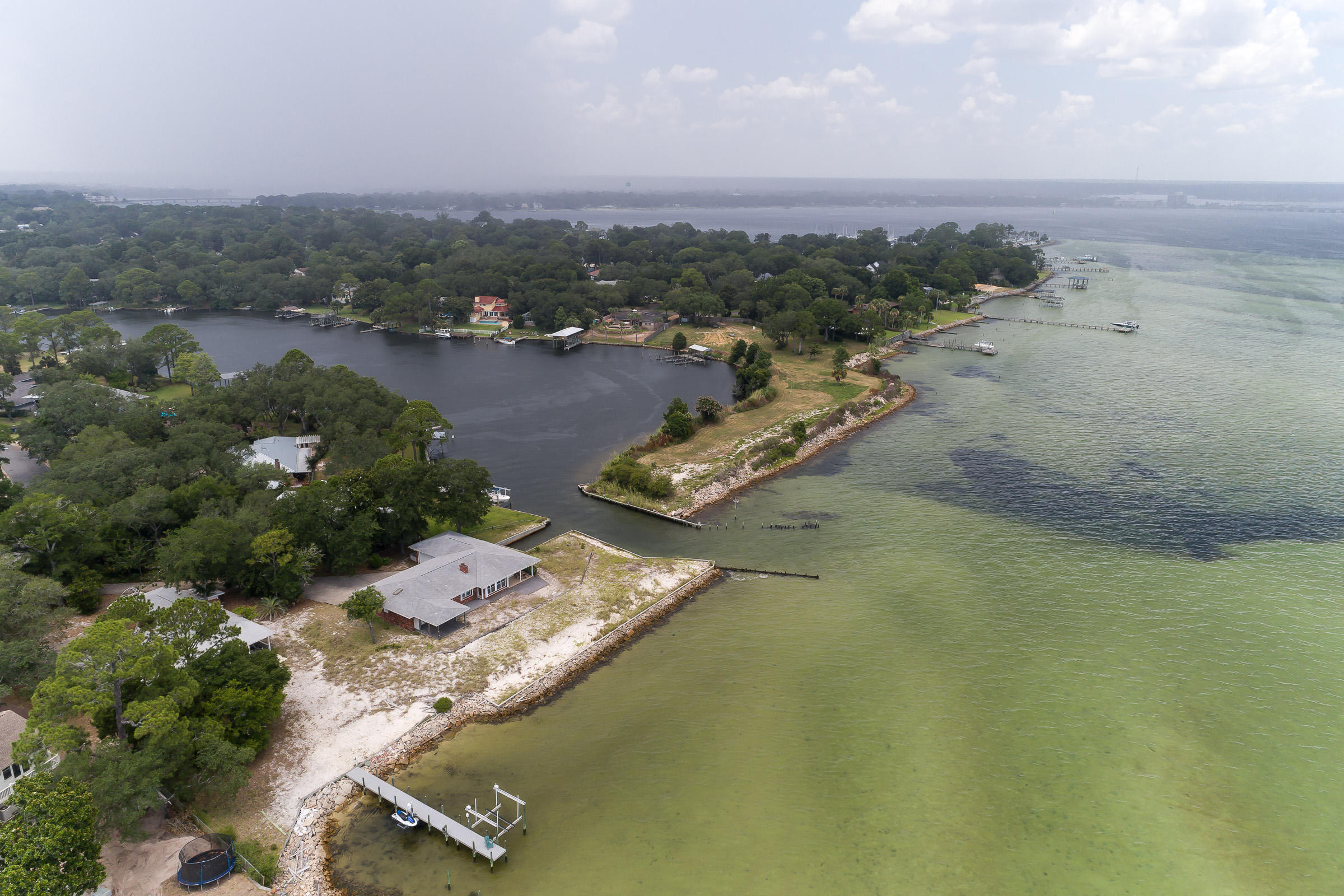 ELLIOTTS POINT - Residential