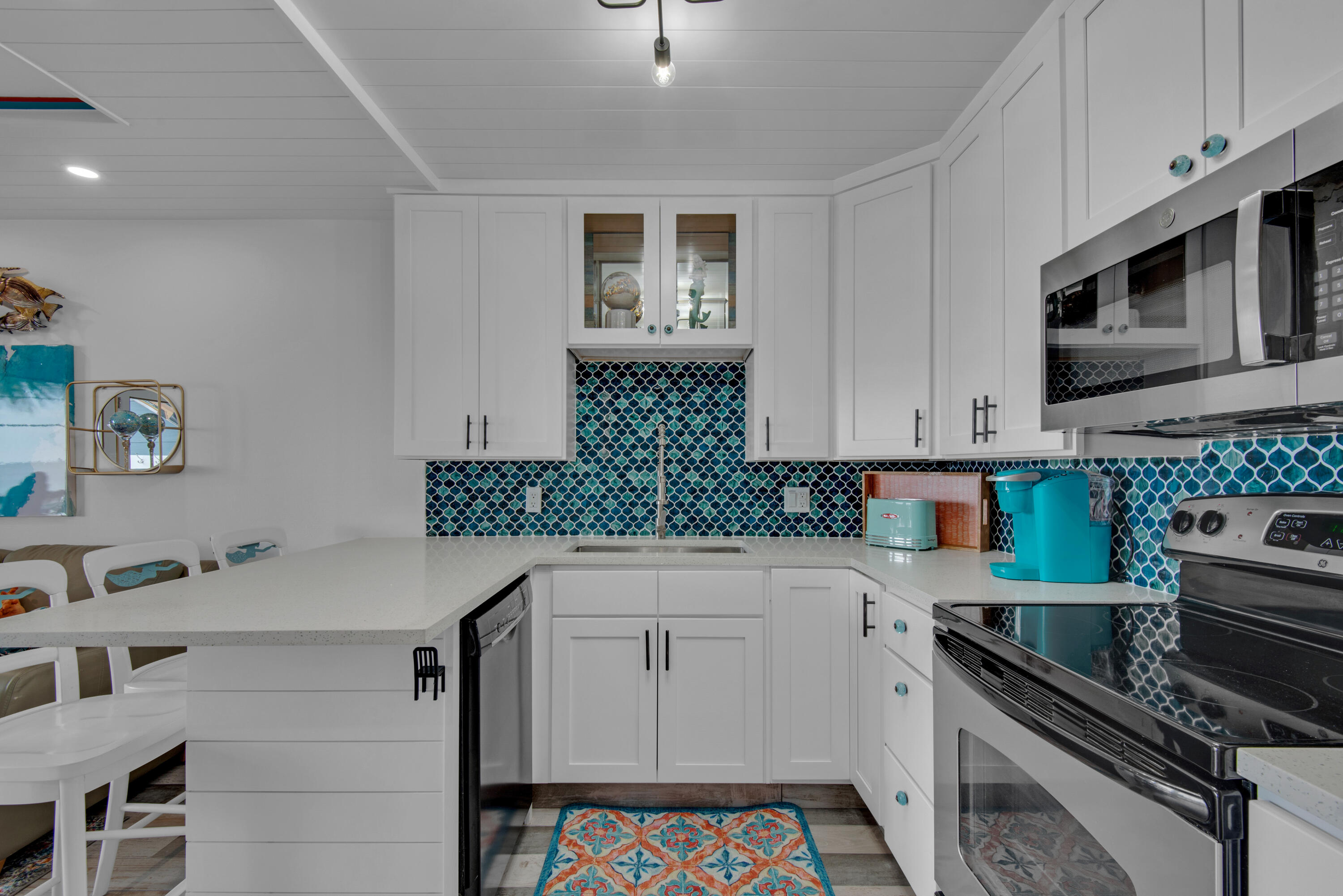 SUMMER BREEZE CONDO - Residential