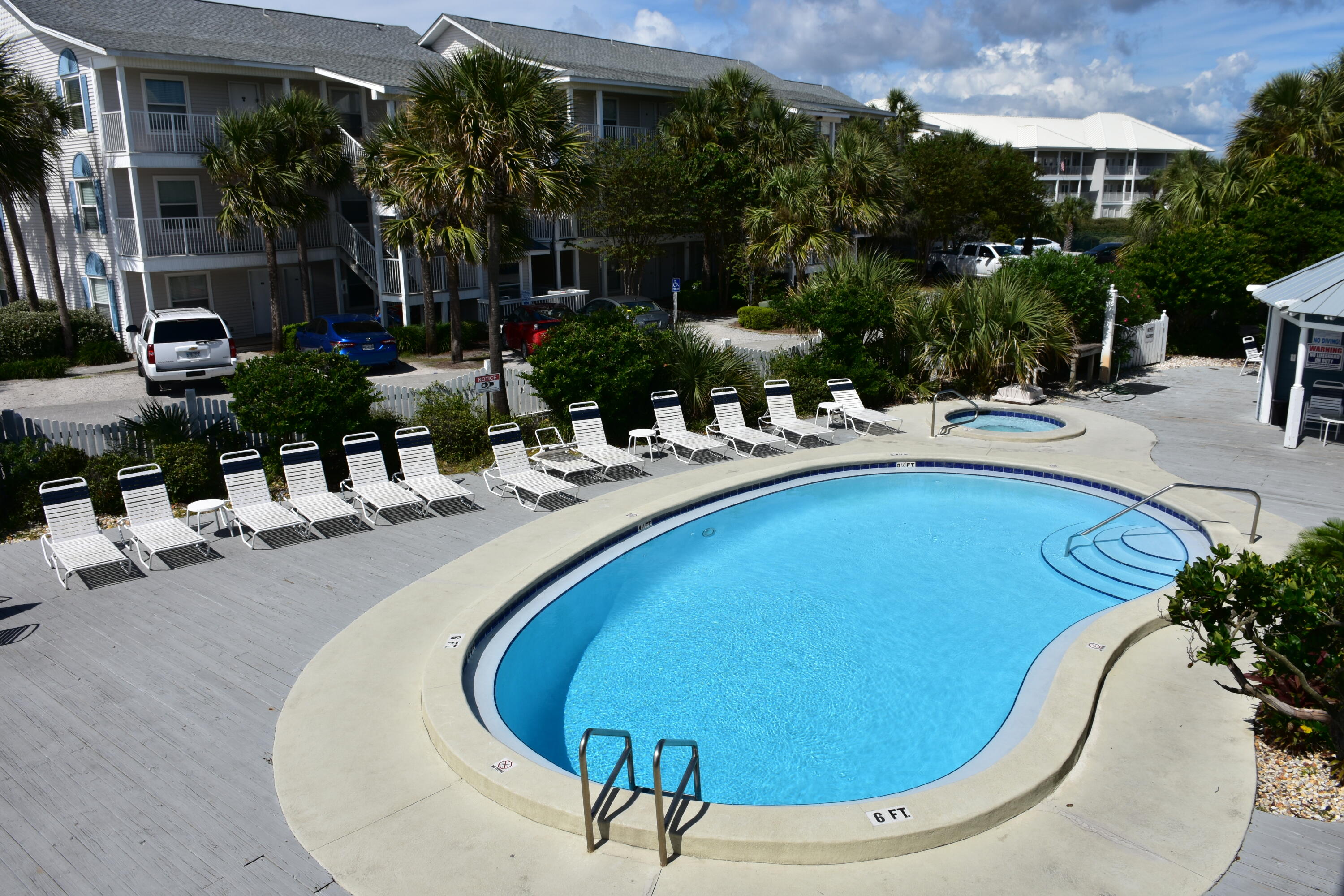 SUMMER BREEZE CONDO - Residential