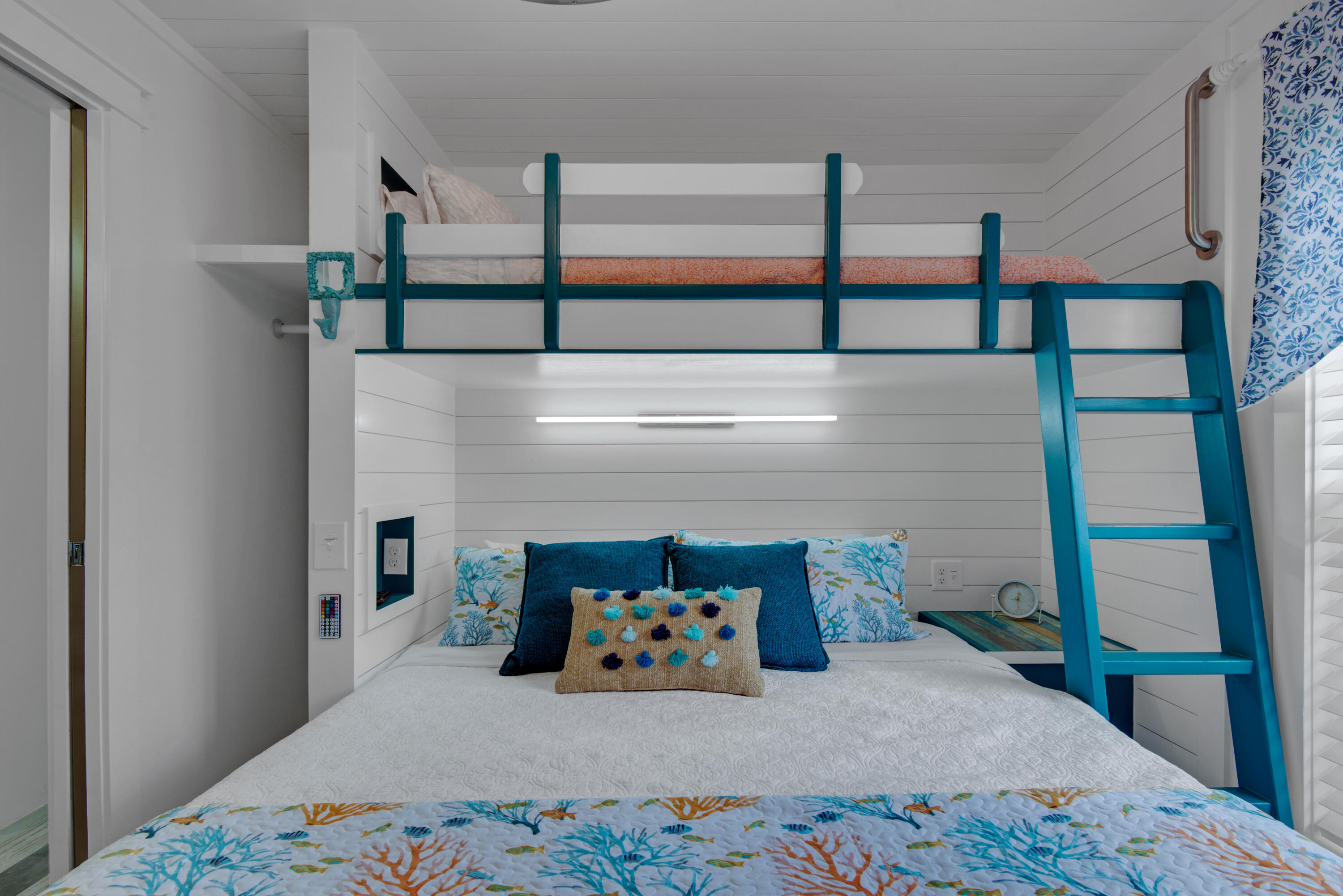 SUMMER BREEZE CONDO - Residential