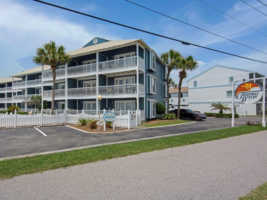 SUMMER BREEZE CONDO - Residential