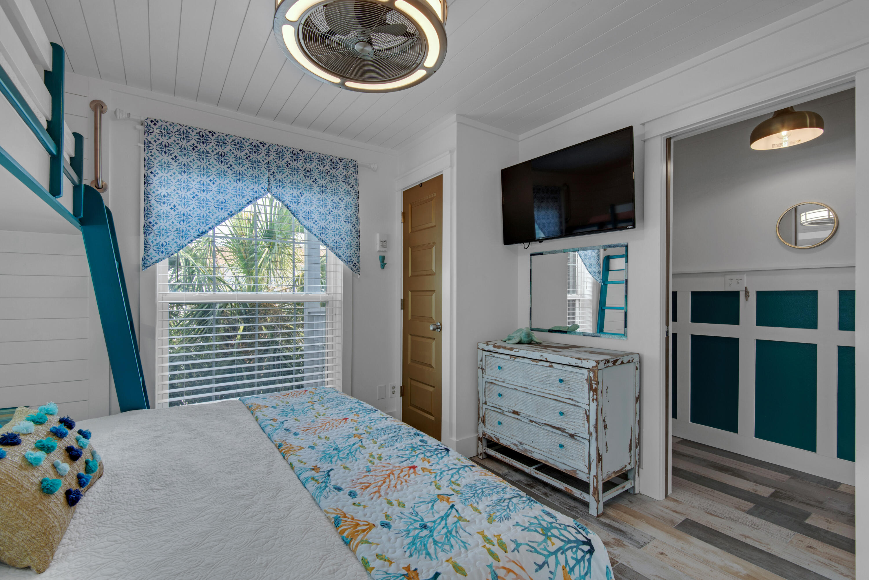 SUMMER BREEZE CONDO - Residential