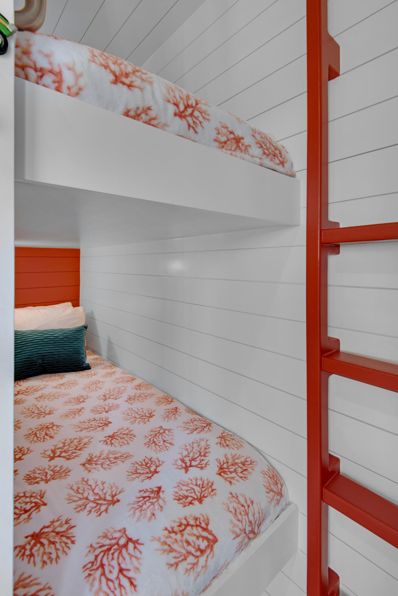 SUMMER BREEZE CONDO - Residential