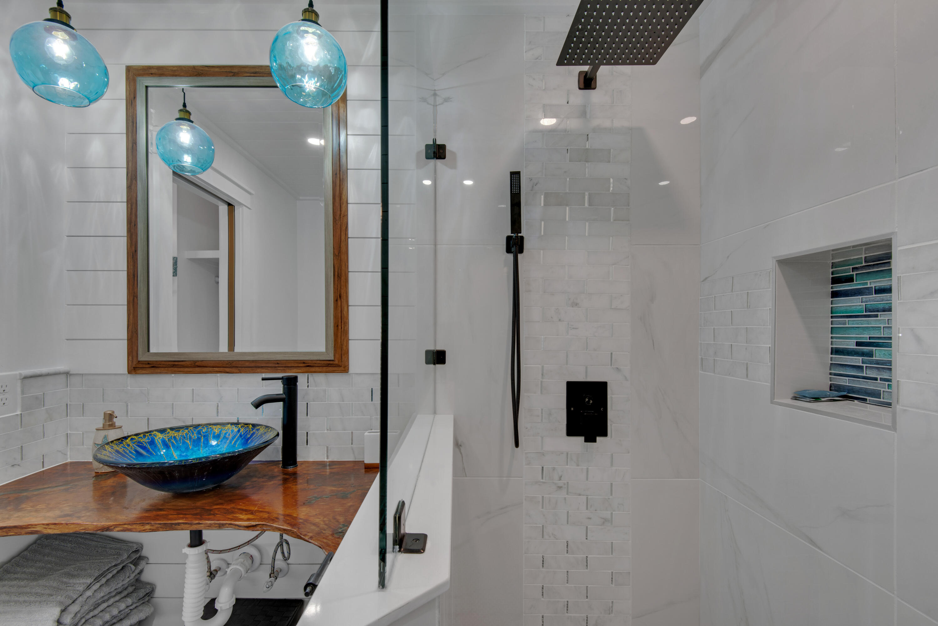 SUMMER BREEZE CONDO - Residential