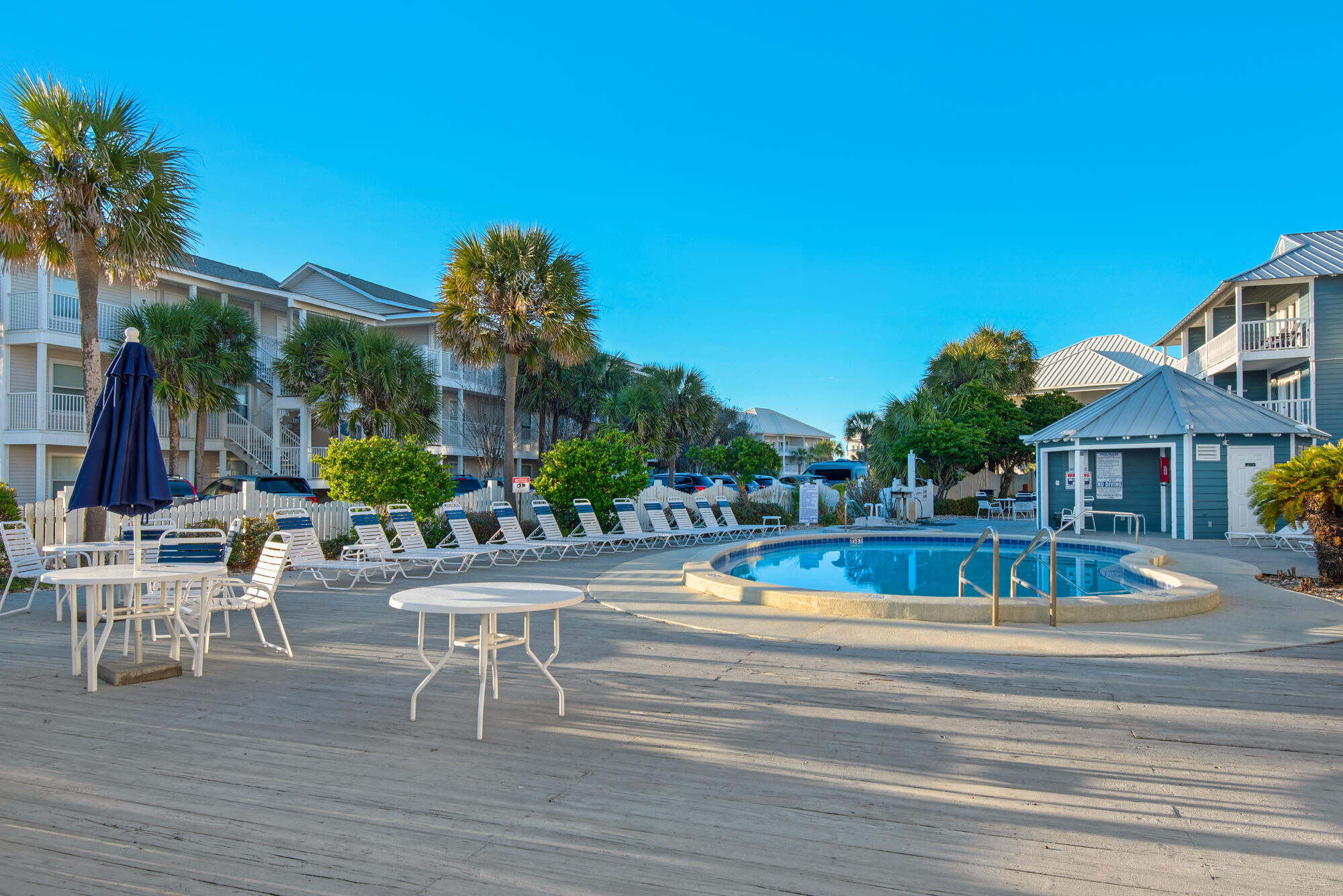 SUMMER BREEZE CONDO - Residential