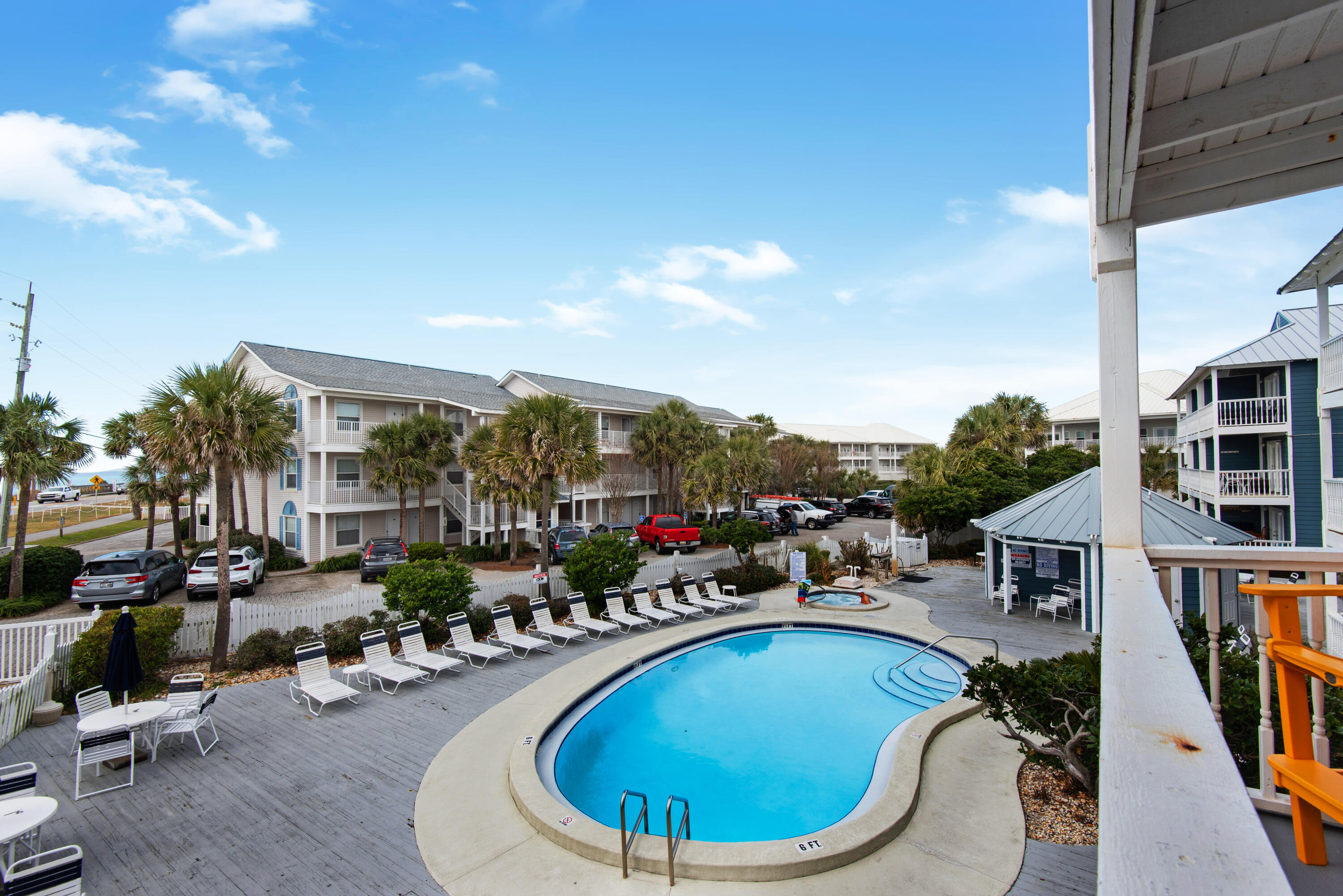 SUMMER BREEZE CONDO - Residential
