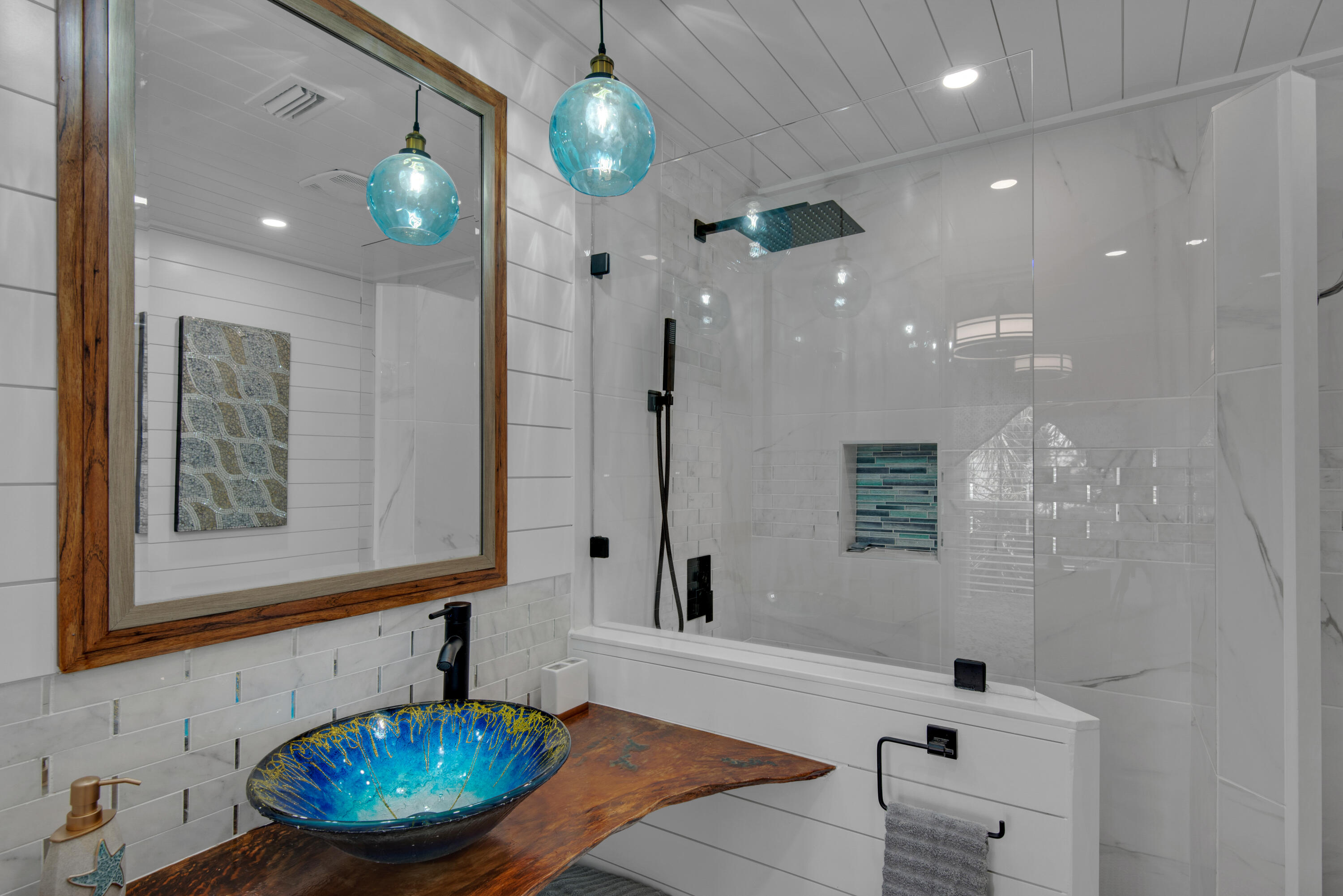 SUMMER BREEZE CONDO - Residential