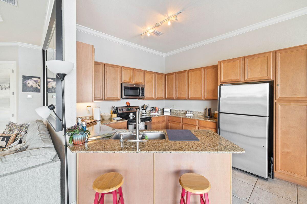 CRYSTAL COVE - Residential