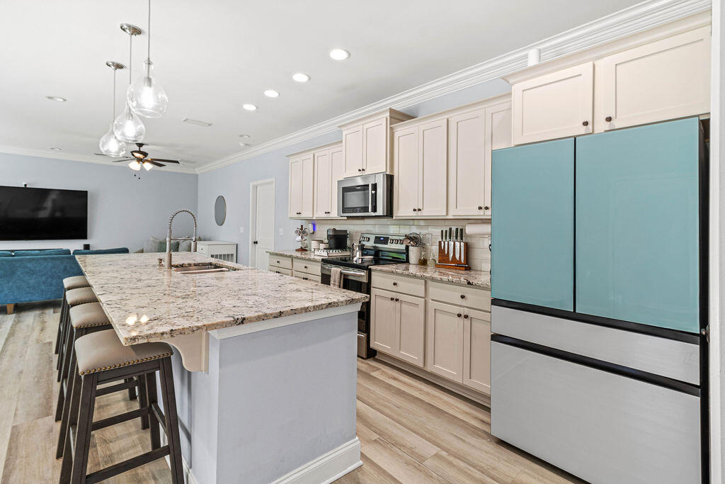 PORT DIXIE COM NW COR LOT 1 E 340FT S 104FT TO POB E 100FT S 66FT W 100FT N 66FT TO POB - Residential