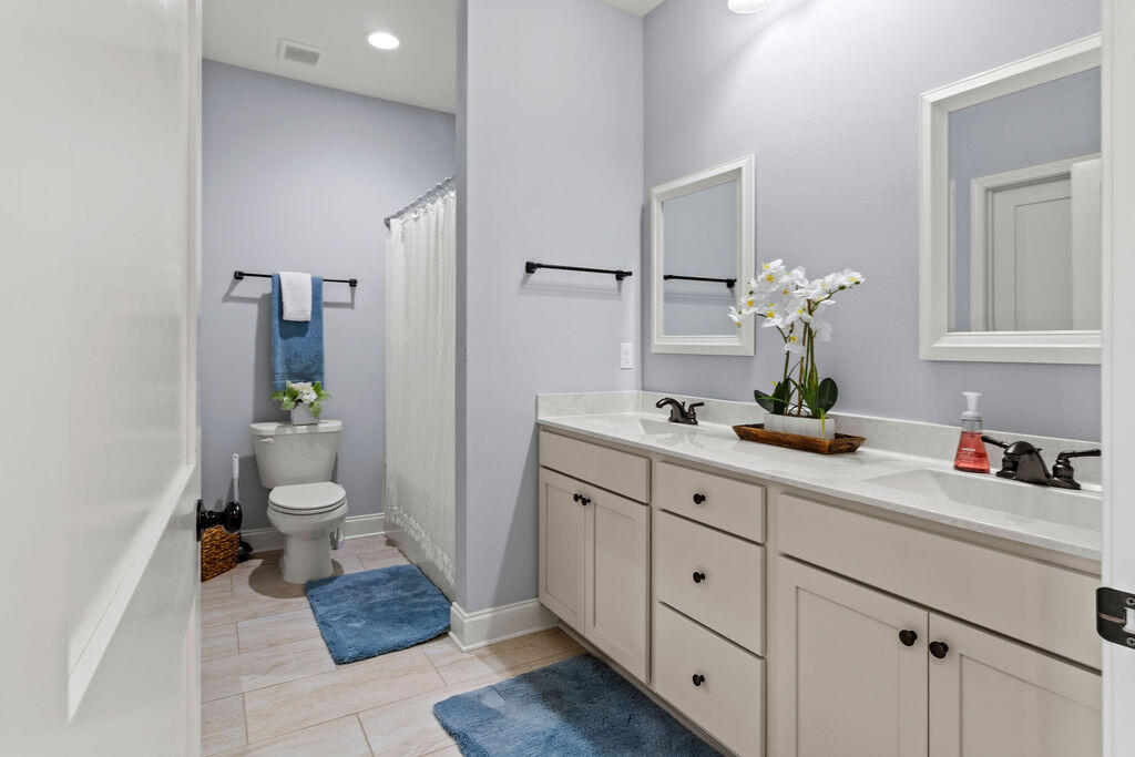 PORT DIXIE COM NW COR LOT 1 E 340FT S 104FT TO POB E 100FT S 66FT W 100FT N 66FT TO POB - Residential