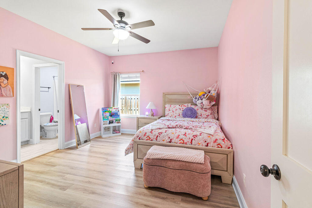 PORT DIXIE COM NW COR LOT 1 E 340FT S 104FT TO POB E 100FT S 66FT W 100FT N 66FT TO POB - Residential