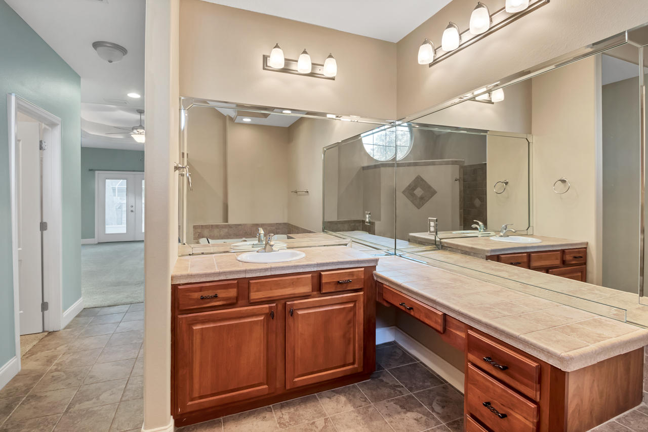 ROCKS COVE - Residential