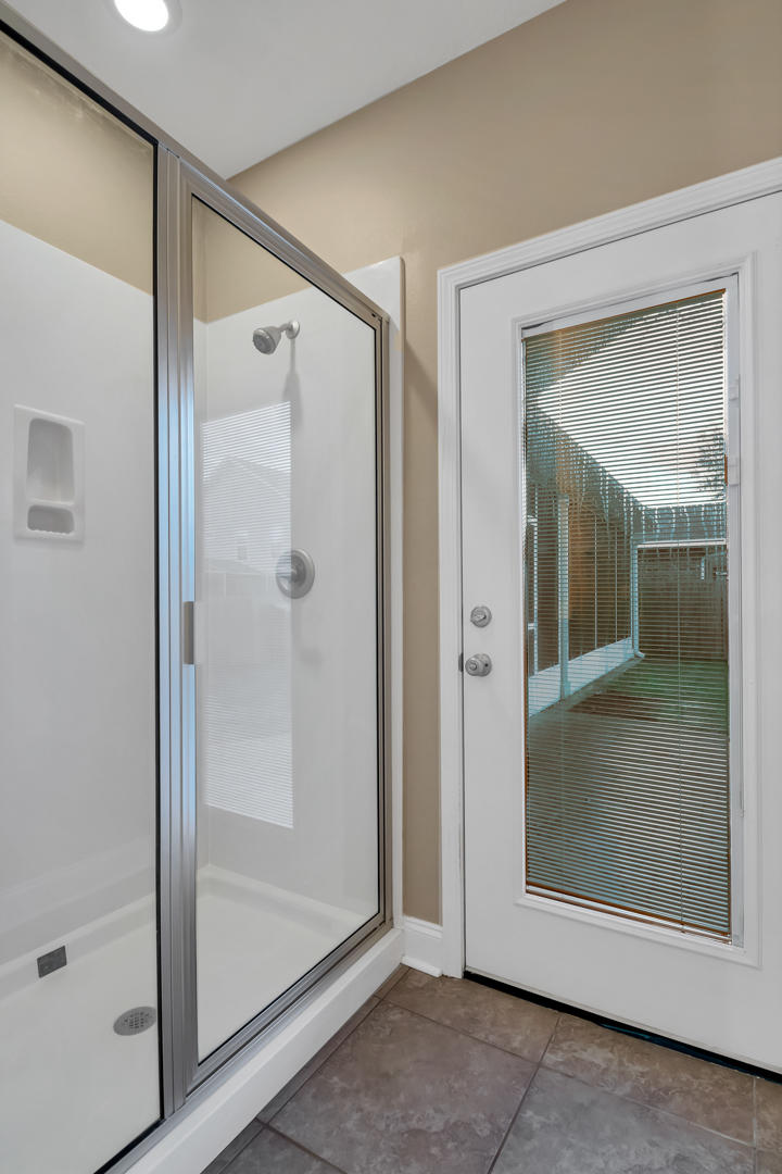 ROCKS COVE - Residential