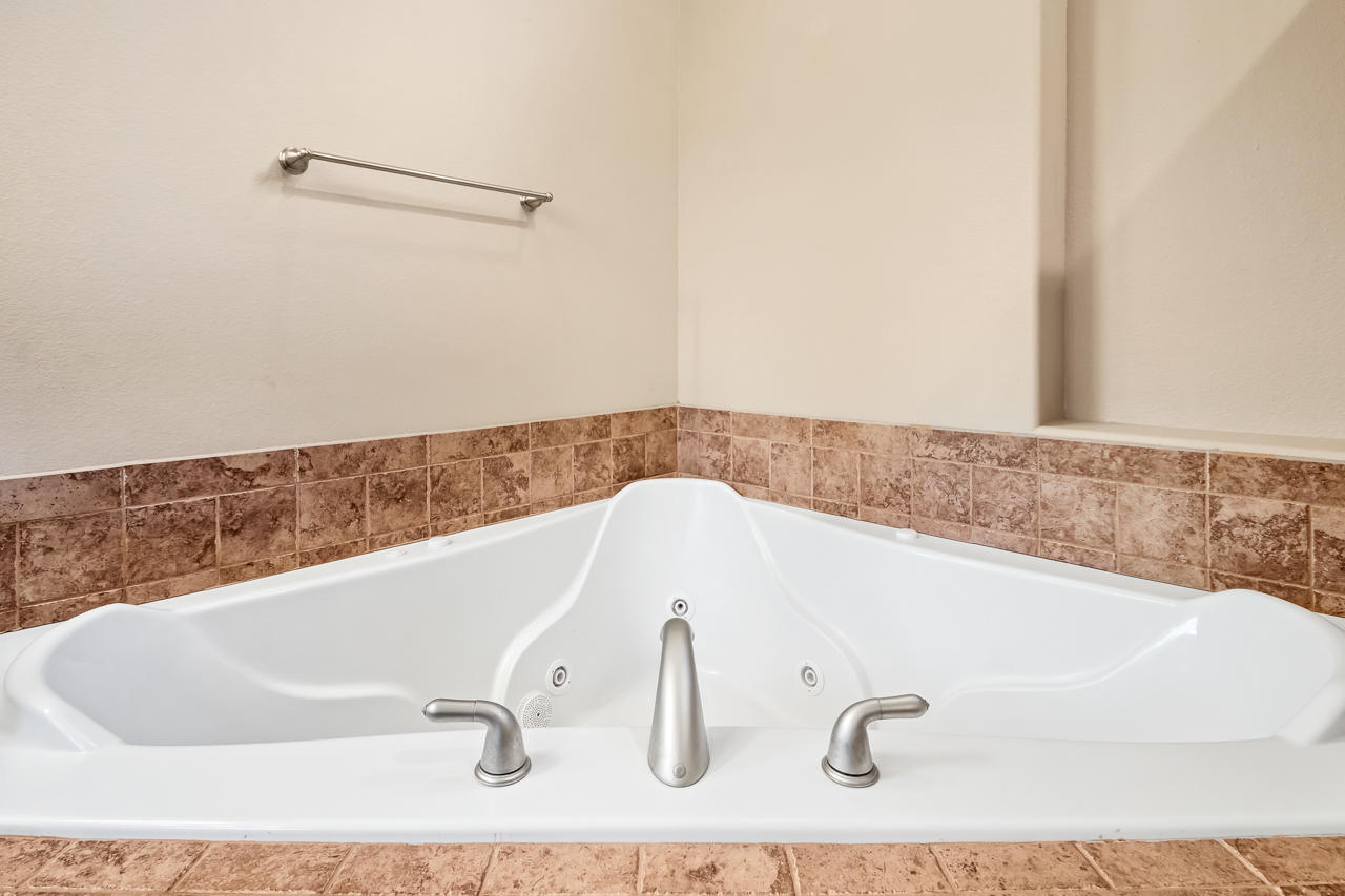 ROCKS COVE - Residential