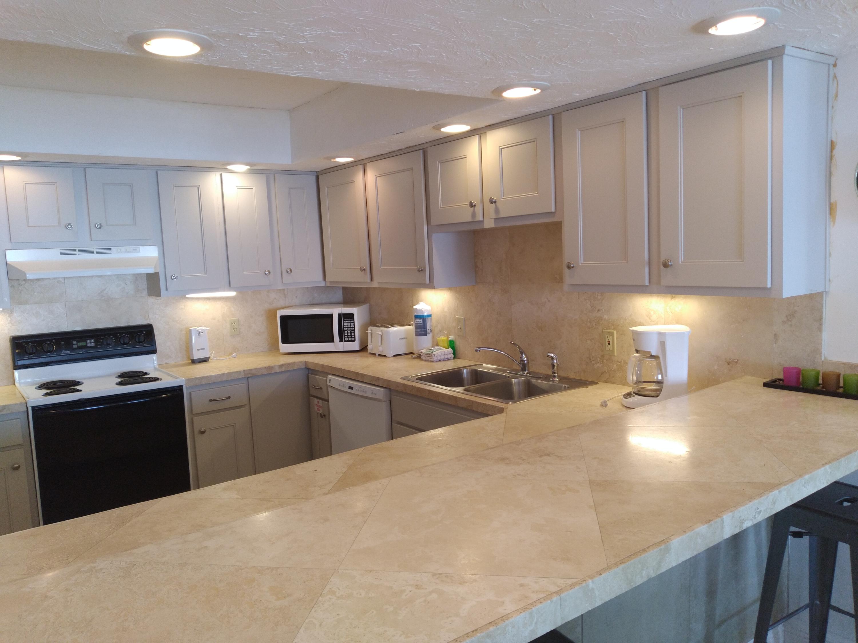BEACH HOUSE CONDO PH 1 - Residential