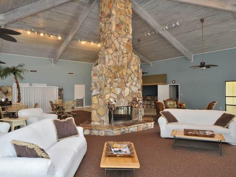 BEACH HOUSE CONDO PH 1 - Residential