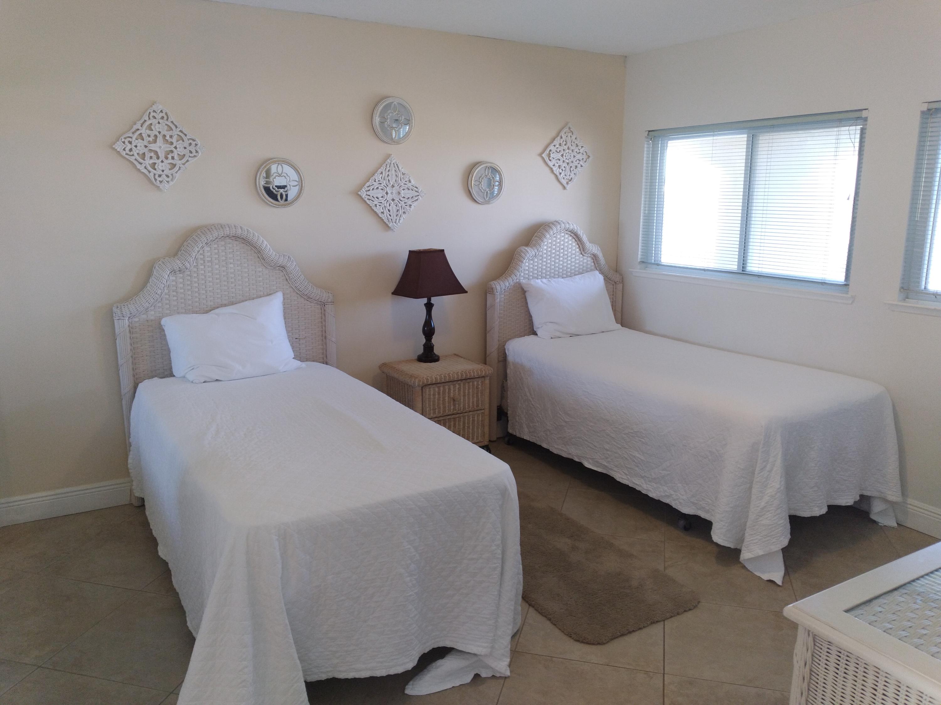 BEACH HOUSE CONDO PH 1 - Residential