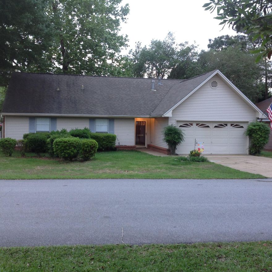 The classic American dream home nestled on a park like, corner lot, in much sought after, Bluewater Bay! The tiled foyer welcomes you into the large Living room with vaulted ceiling, stone accented, gas fireplace and skylights that bathe the home with natural light, even on cloudy days. Dining area has plenty of room for a large dining set. Charming kitchen has a handy center island the chef will love. The smooth top stove is electric, but it's plumbed for gas as well. The heated and cooled Florida room features built in shelves and provides a second living area. Spacious Master bedroom has a large walk in closet. Master bath features double vanities. 2 additional bedrooms with walk in closets, are separated by a full bathroom. A 4th bedroom with its own full bath is located upstairs,