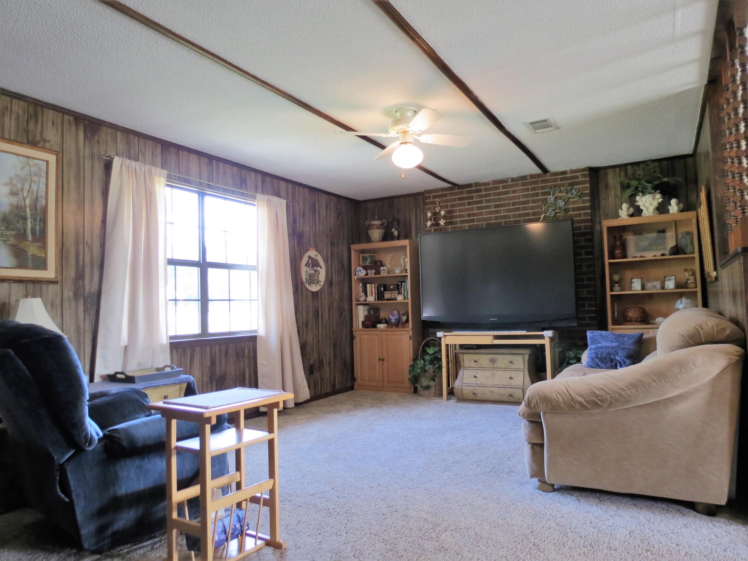 WHISPERING LAKES ESTATES - Residential