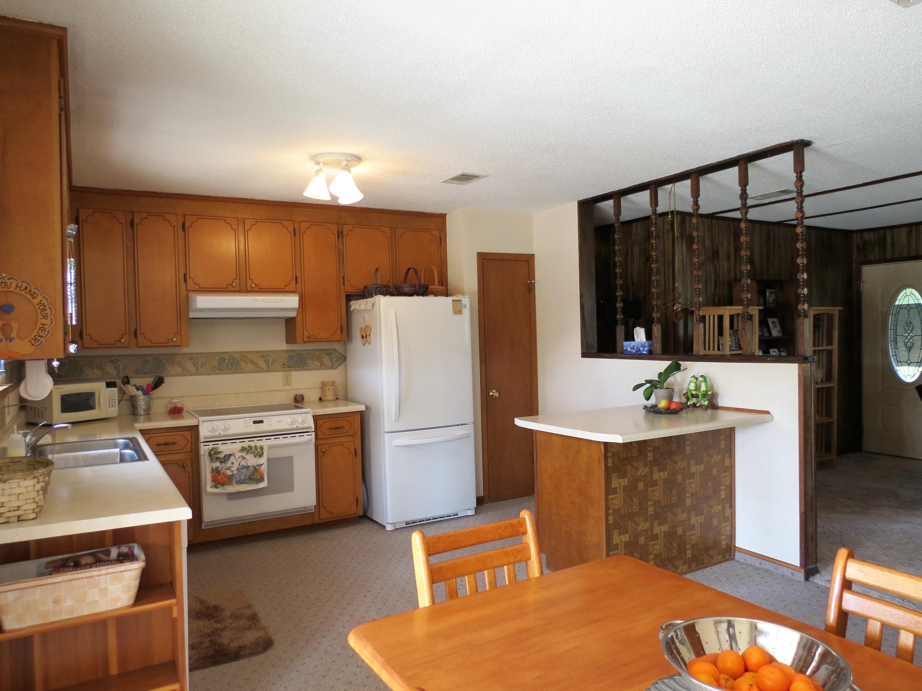 WHISPERING LAKES ESTATES - Residential