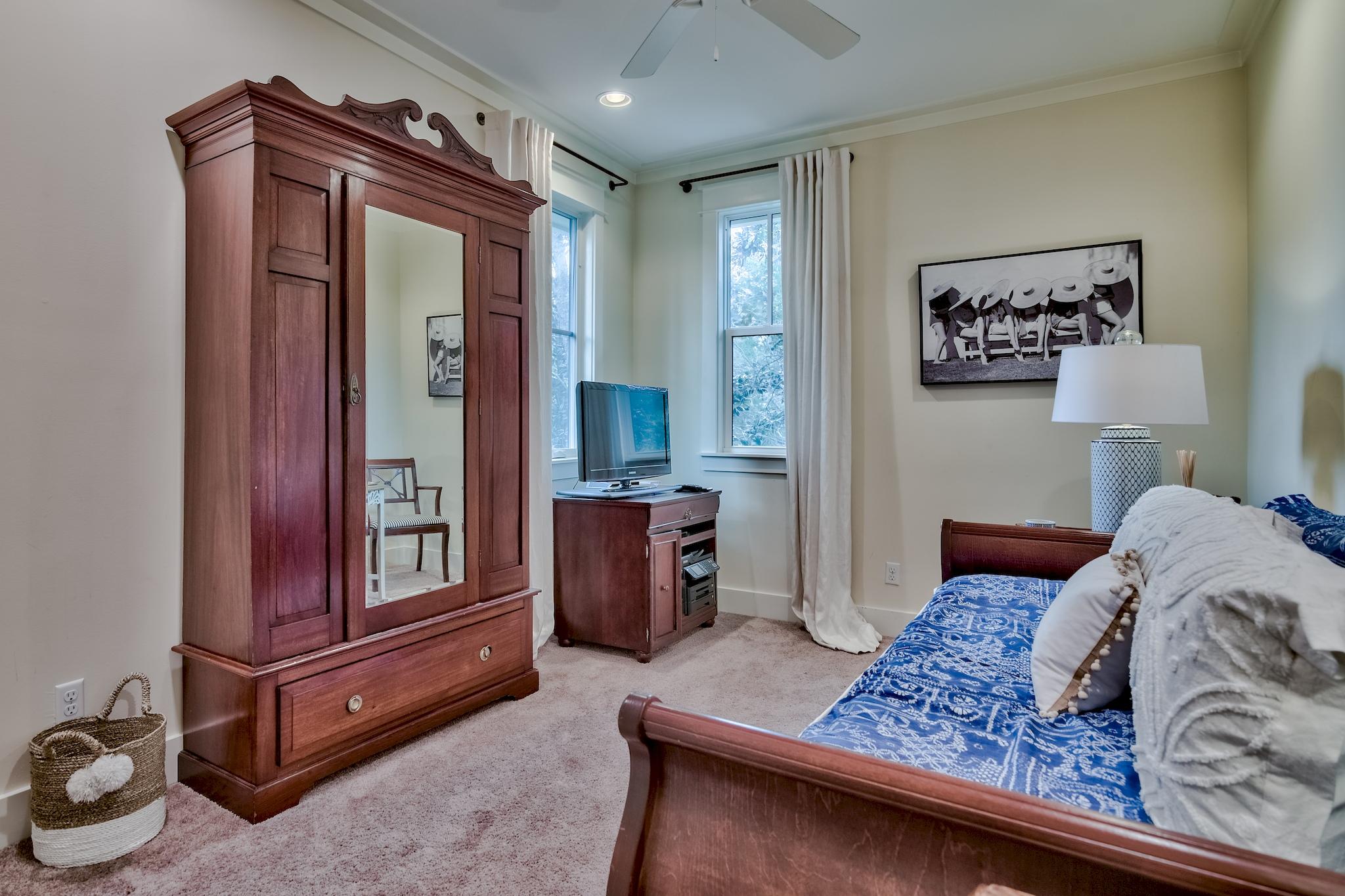 FOREST LAKES - Residential