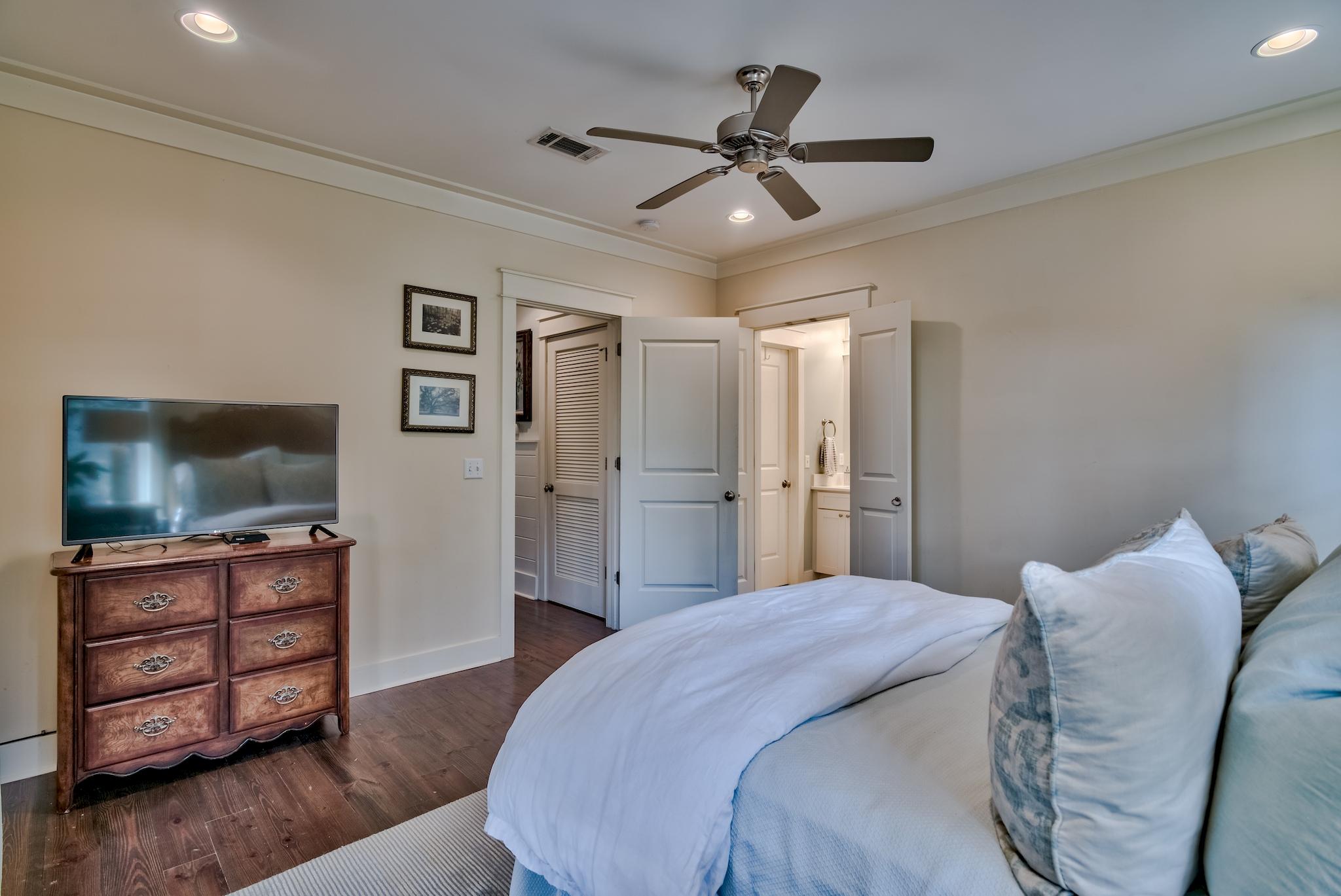 FOREST LAKES - Residential