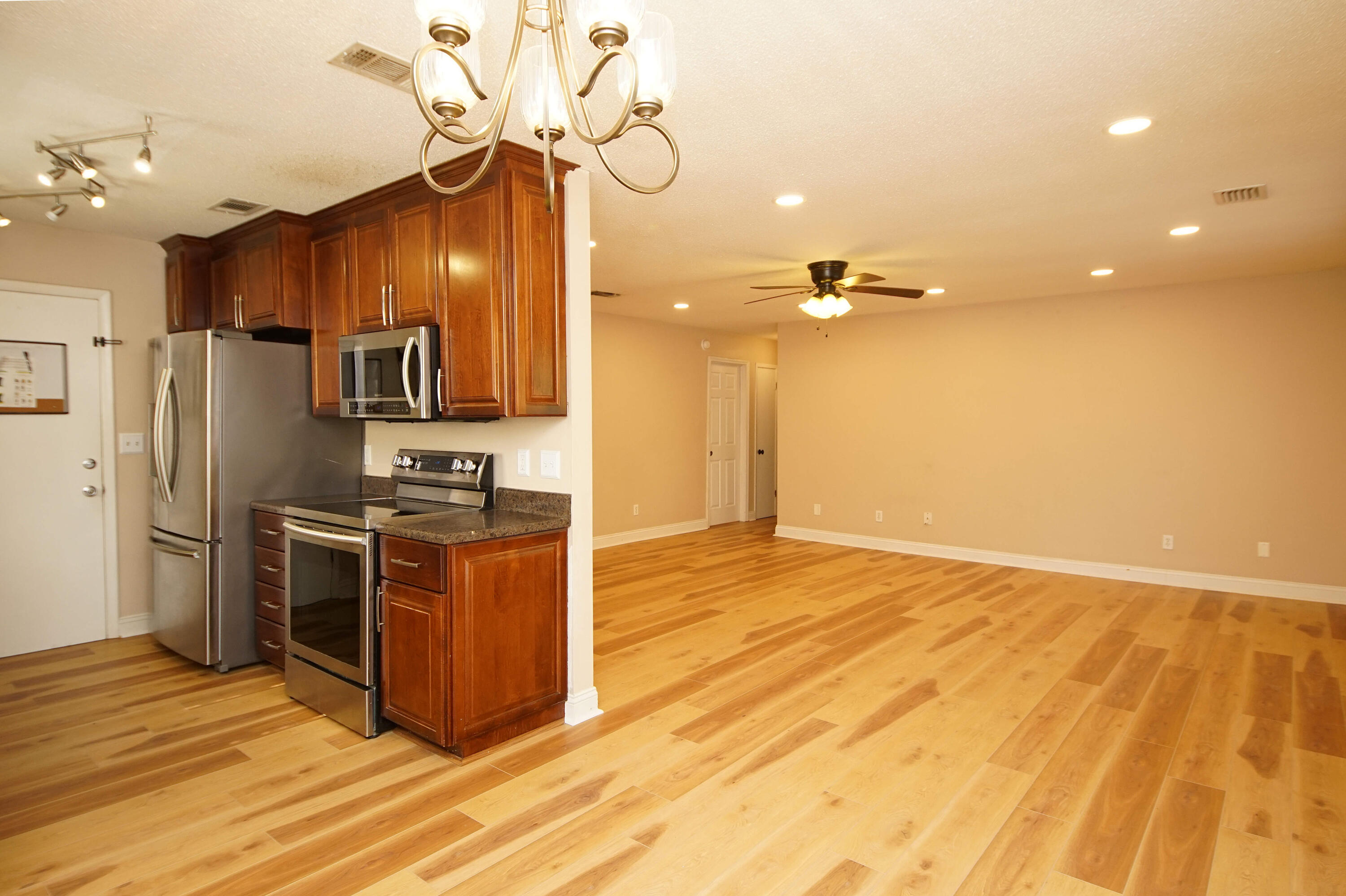 CREEKSIDE - Residential Lease