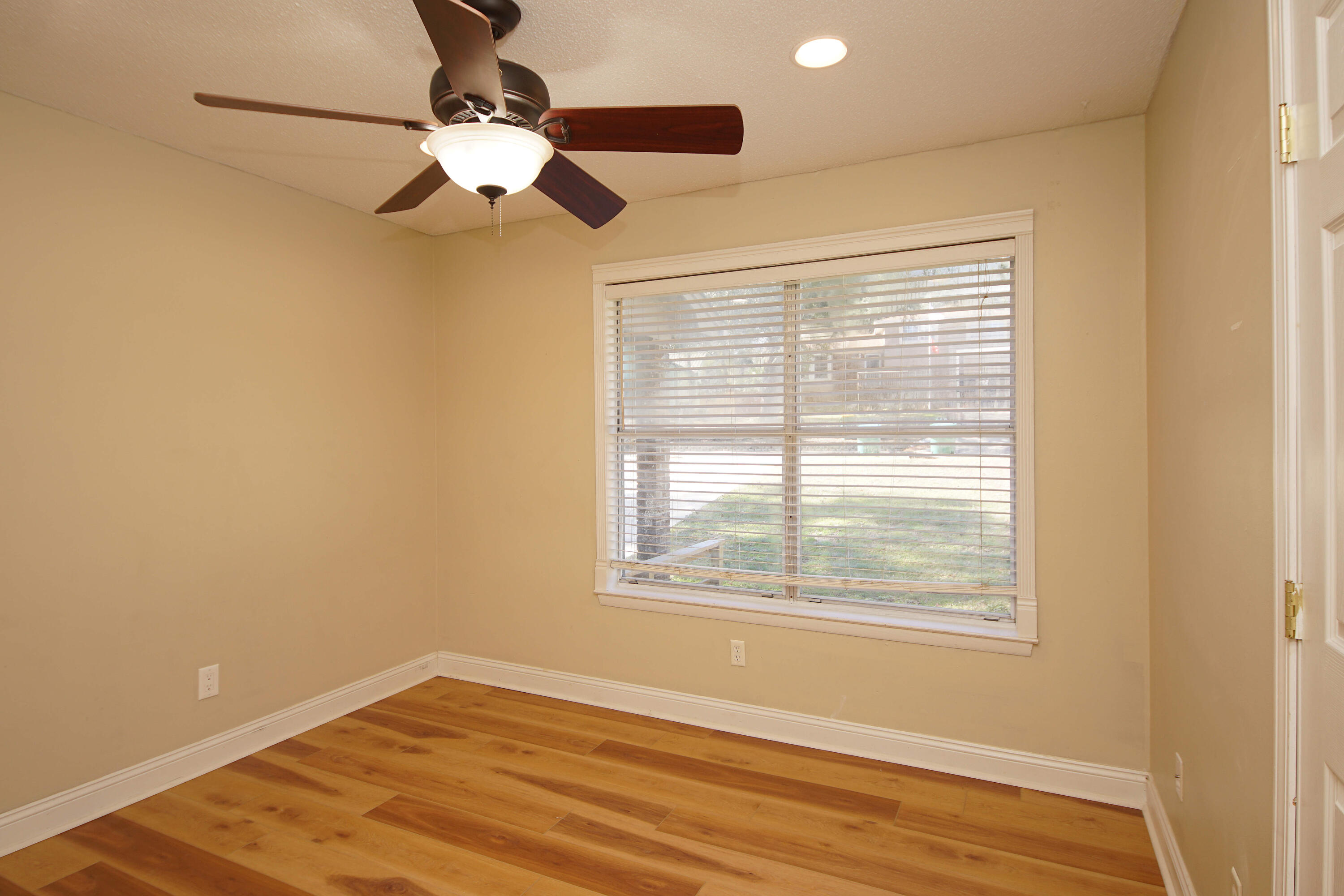 CREEKSIDE - Residential Lease