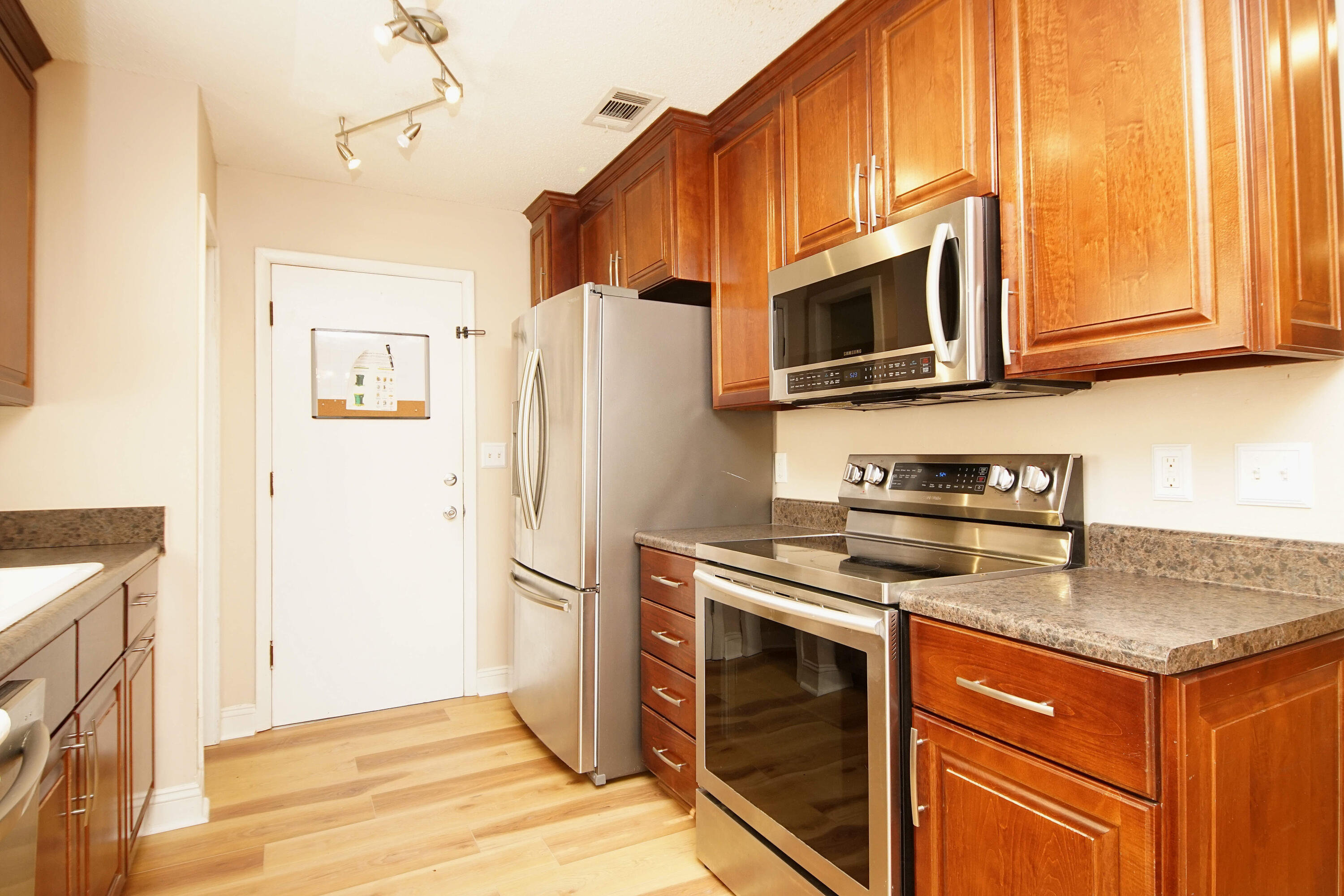 CREEKSIDE - Residential Lease