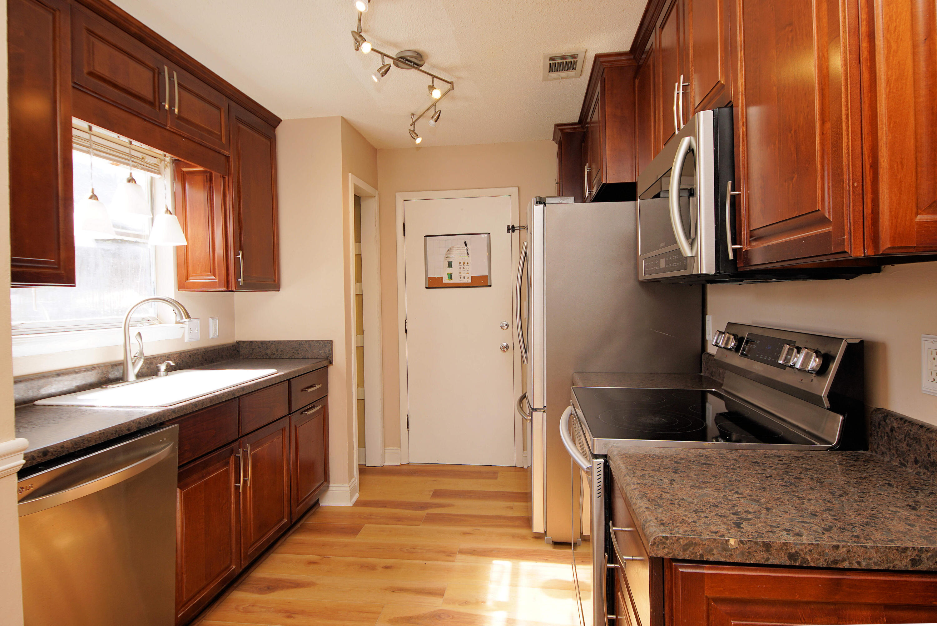 CREEKSIDE - Residential Lease
