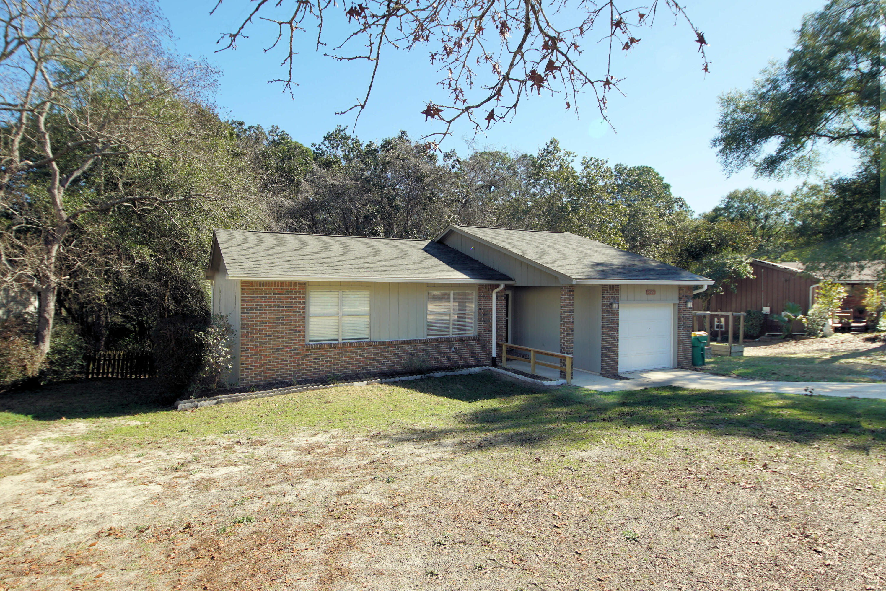 CREEKSIDE - Residential Lease