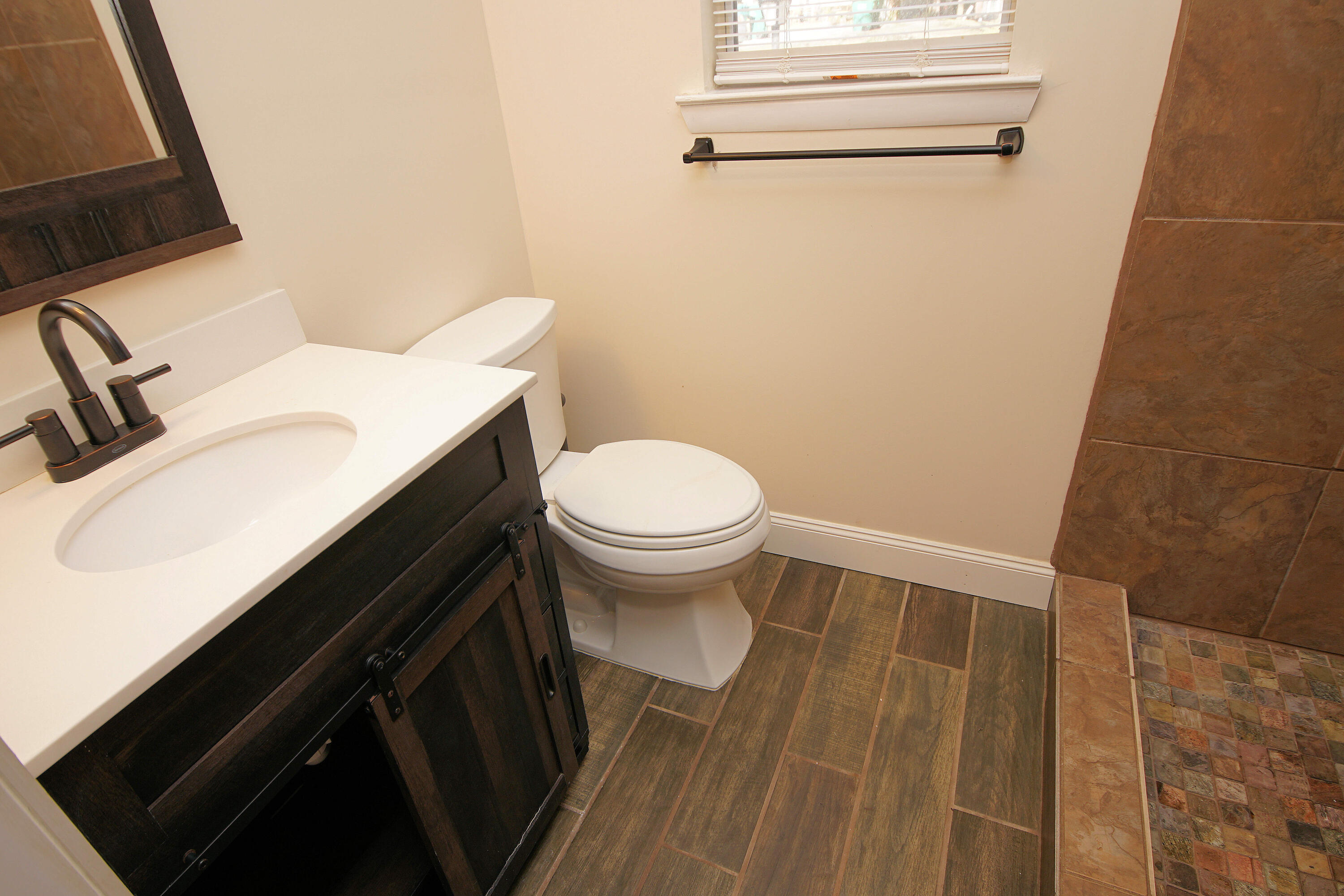CREEKSIDE - Residential Lease