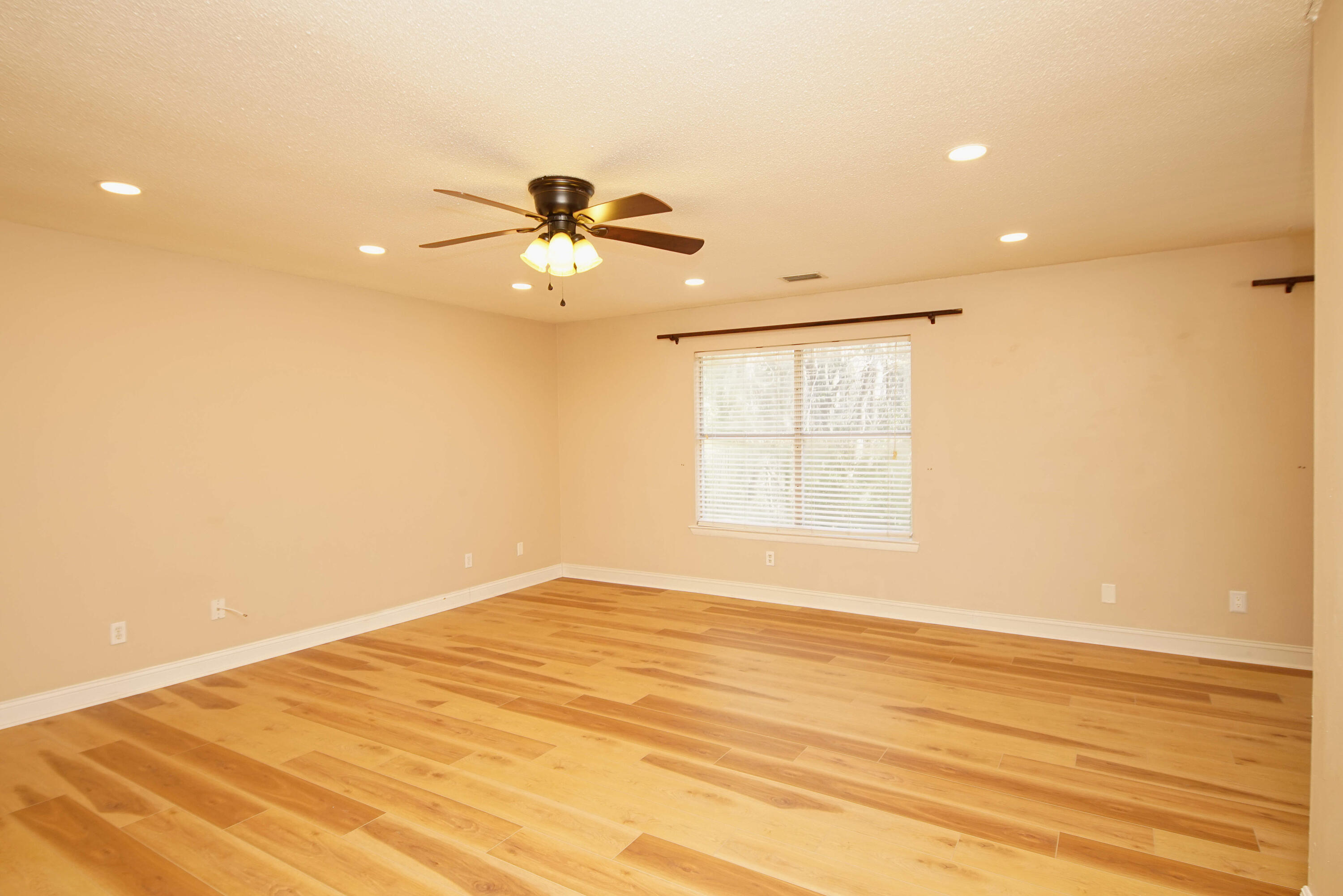 CREEKSIDE - Residential Lease