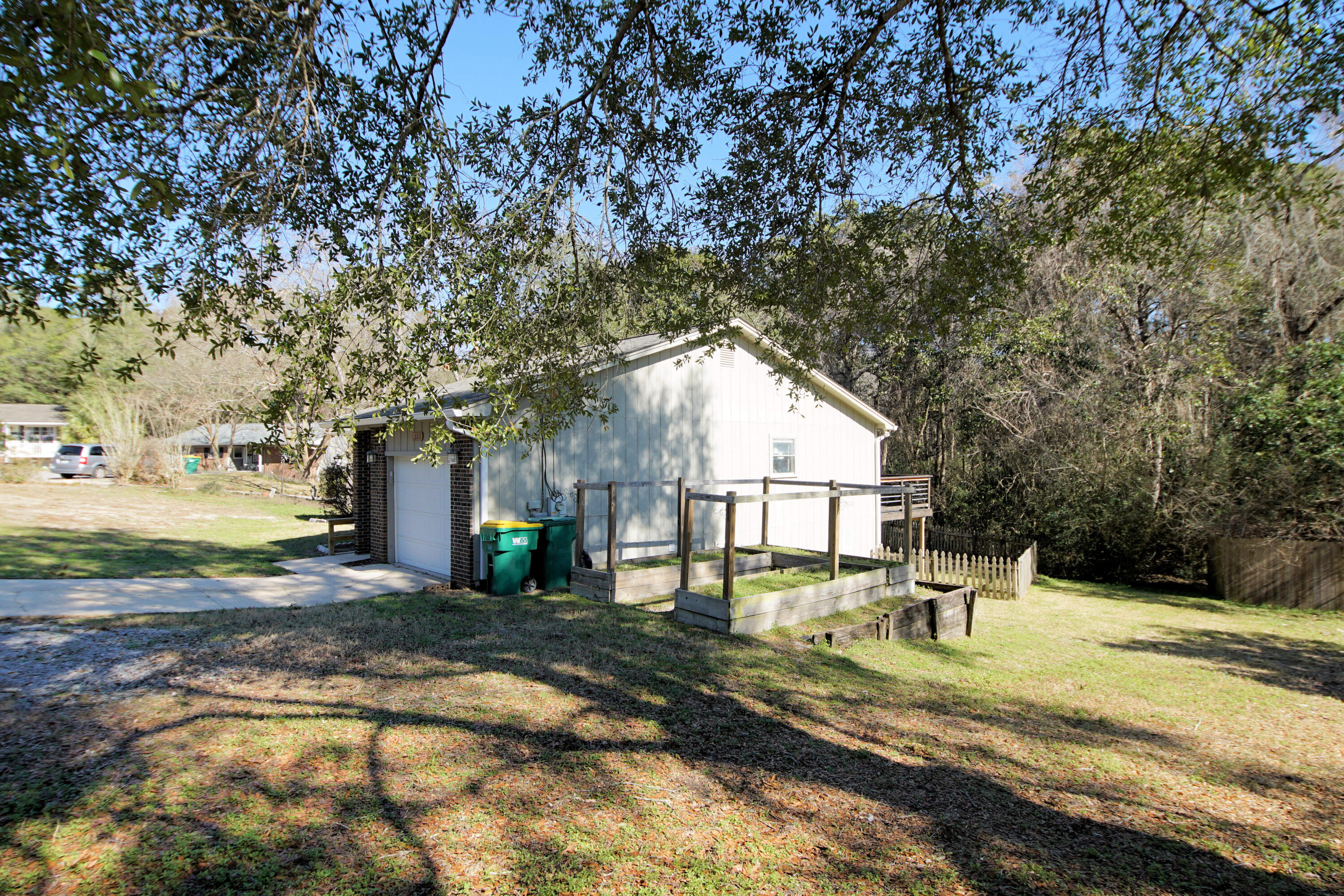 CREEKSIDE - Residential Lease
