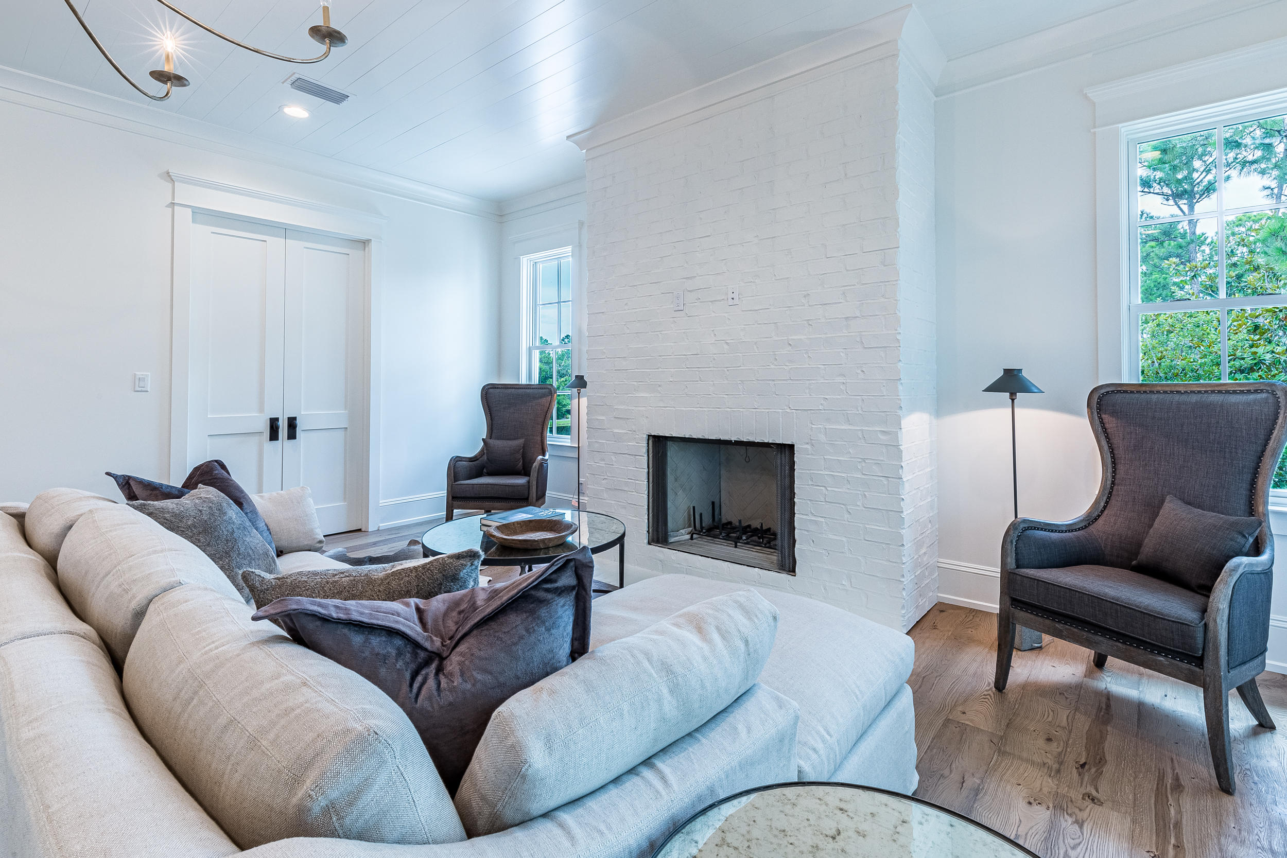 CHURCHILL OAKS - Residential