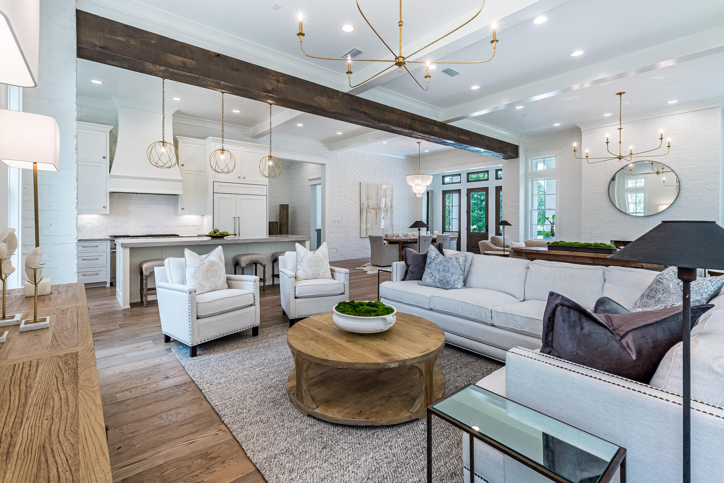 CHURCHILL OAKS - Residential