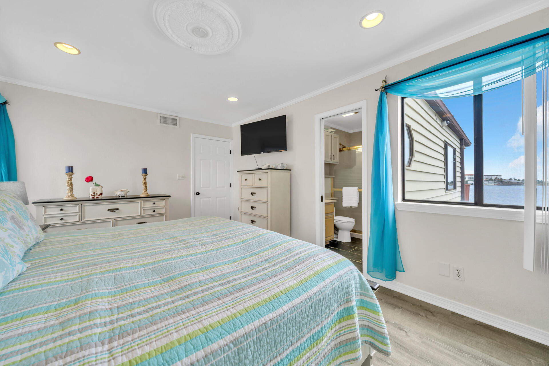 FOUNTAINHEAD CONDO - Residential Lease