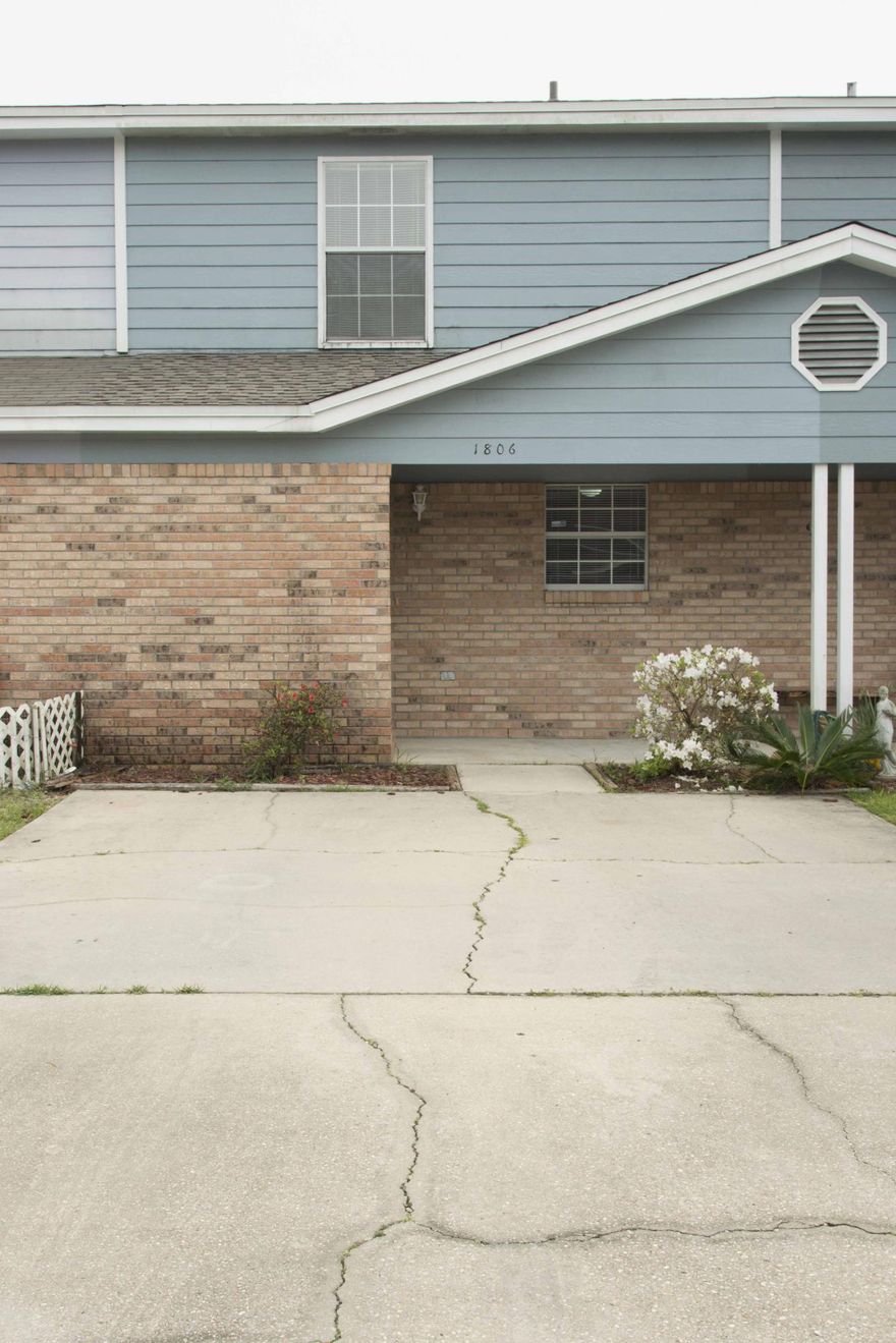 Nice open living/dining area, 1/2 bath and laundry room downstairs, 2 bedrooms and a full bath upstairs. Convenient location close to Eglin AFB and Hurlburt Field. New roof and new interior paint in 2016.