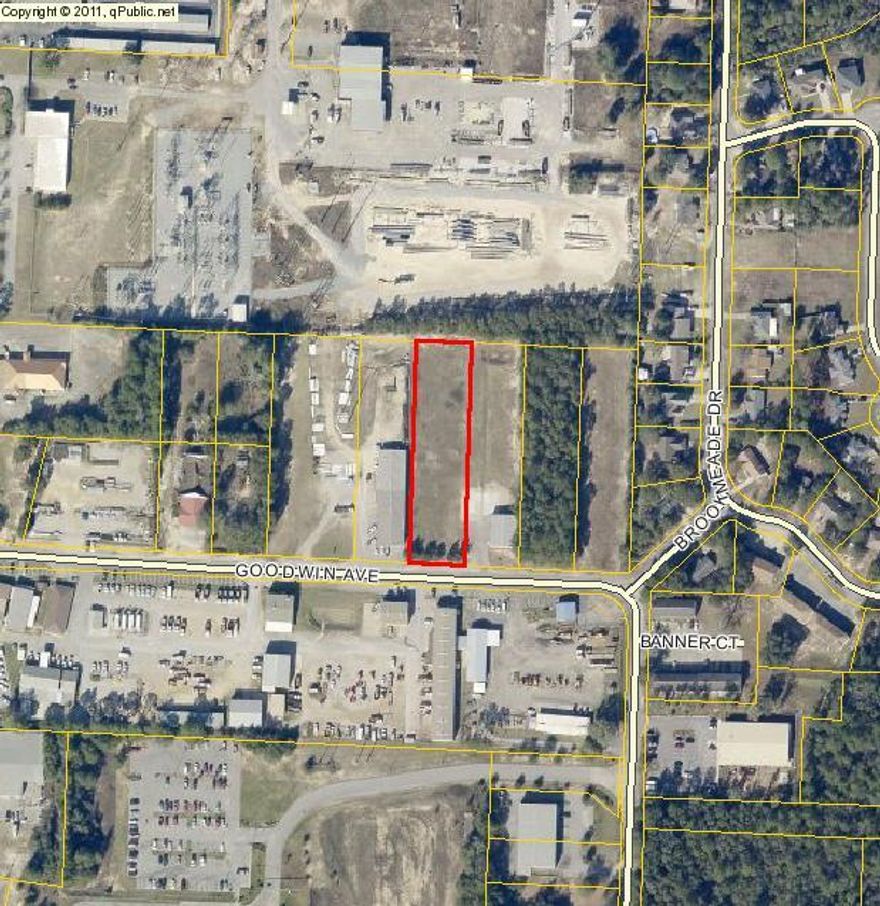 High and dry build-able lot in busy industrial park located in the Heart of Crestview just minutes from Hwy 85. Subject property offers plenty of space for building, customer service parking and ample lay down area.Great location surrounded by flex use light manufacturing businesses, just minutes from busy corridor Hwy 85, and Interstate 10.