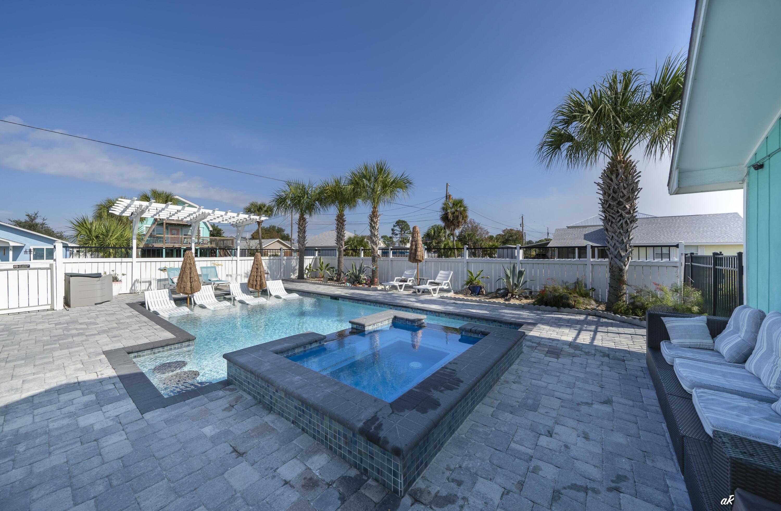 HOLIDAY BEACH UNIT 14 - Residential