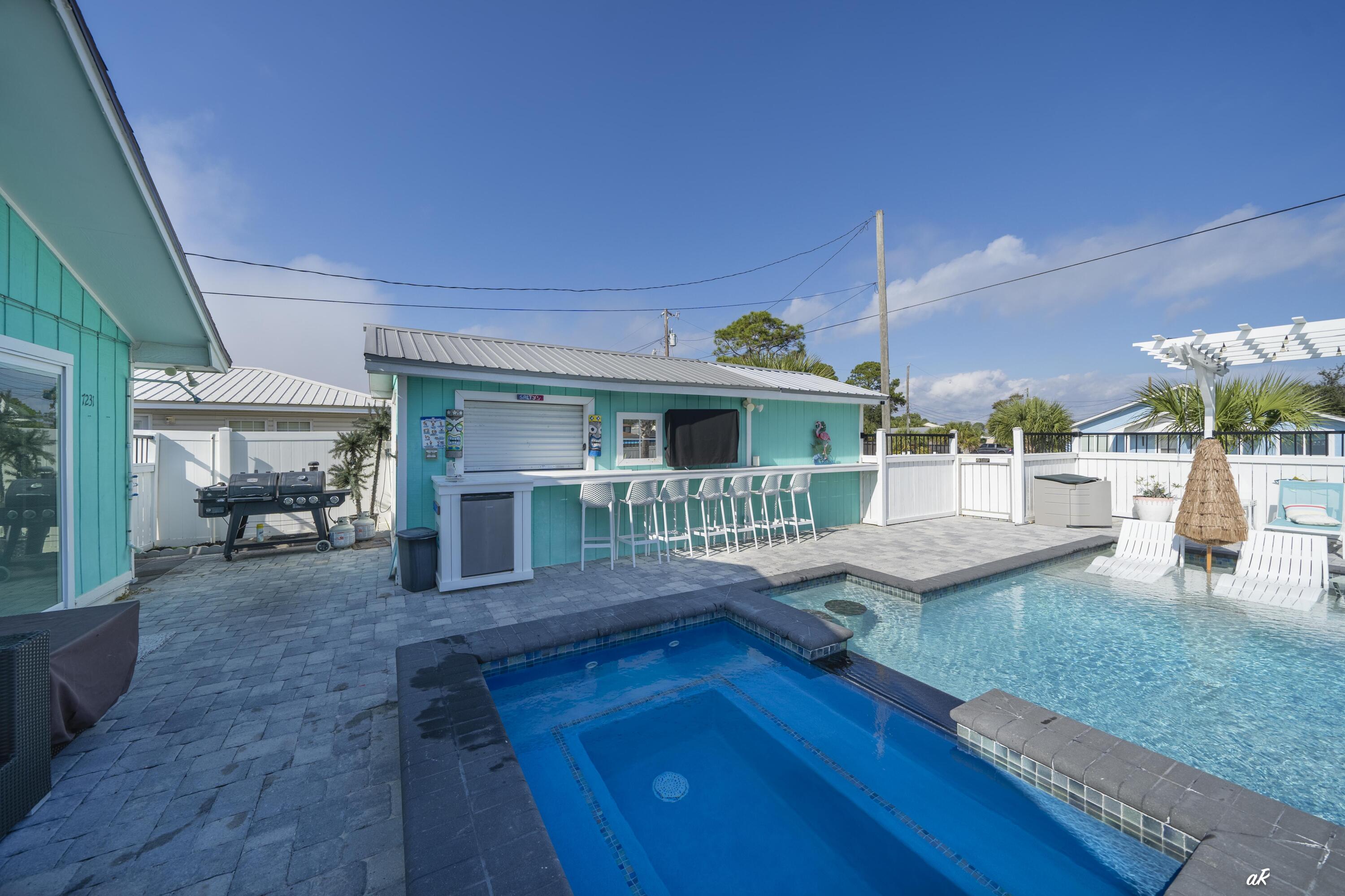 HOLIDAY BEACH UNIT 14 - Residential